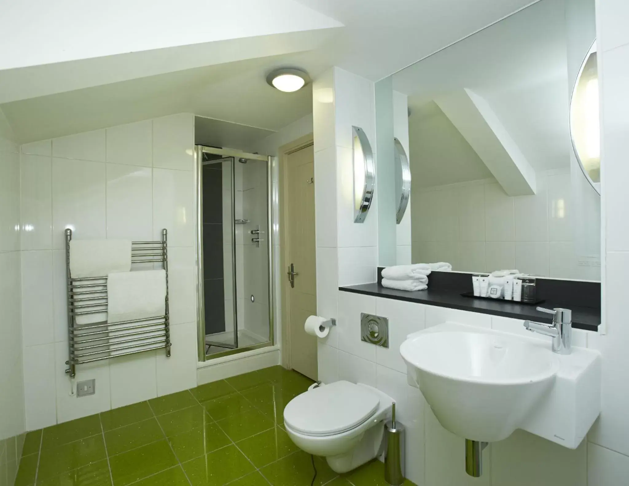 Bathroom in Salthouse Harbour Hotel