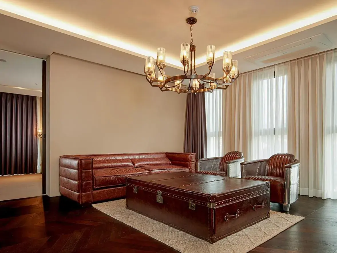 Living room, Seating Area in Hotel Alice and Trunk