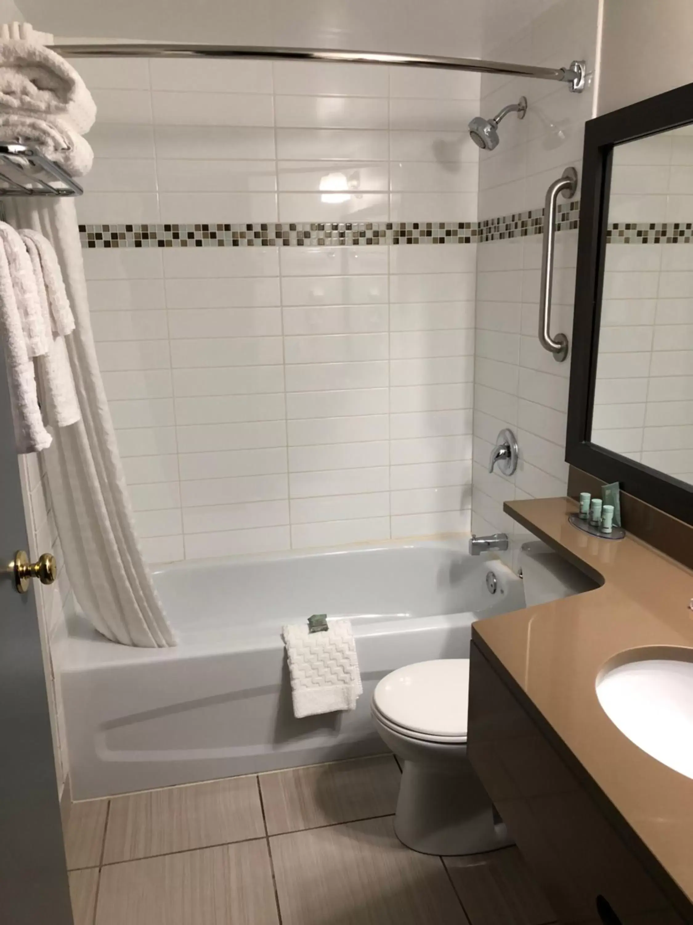 Bathroom in Best Western Laval-Montreal & Conference Centre