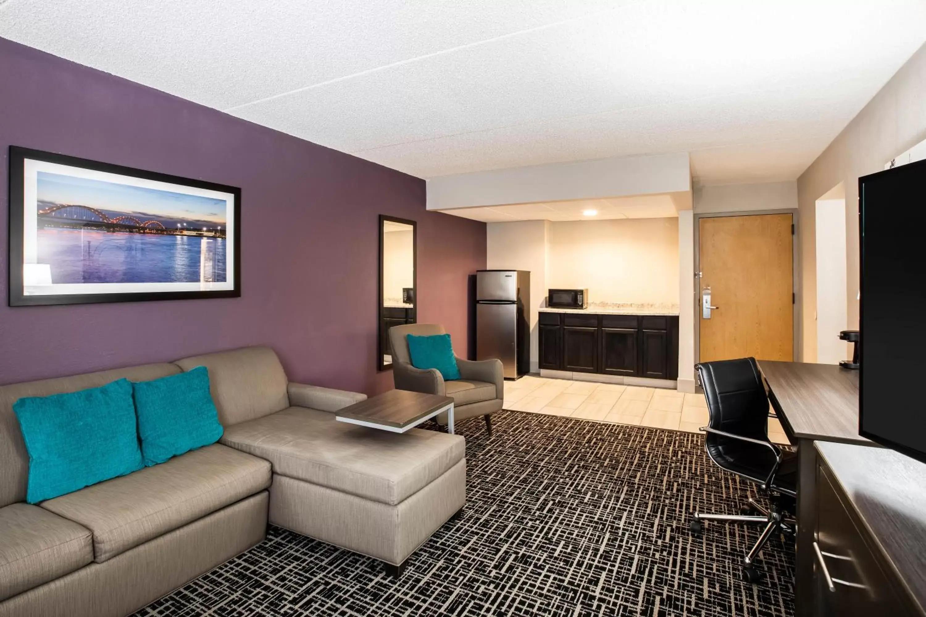Seating Area in La Quinta Inn by Wyndham Davenport & Conference Center
