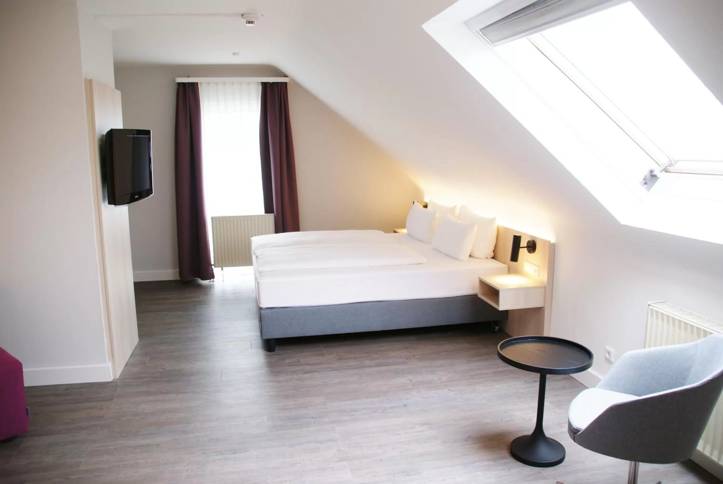 Photo of the whole room, Bed in Taste Hotel Hockenheim