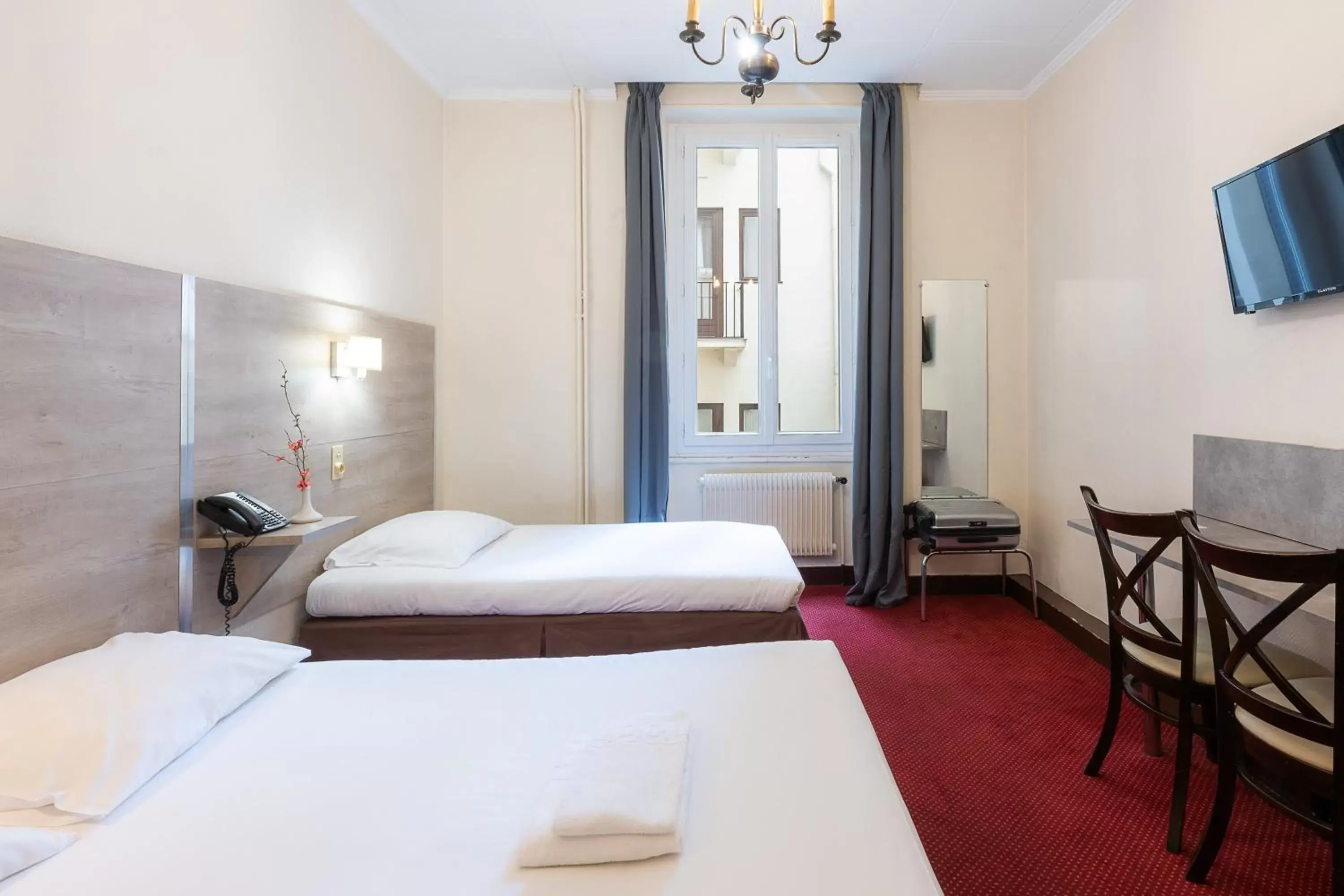 Photo of the whole room, Bed in Hôtel du Helder