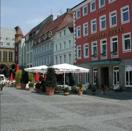 Facade/entrance in Victoria Hotel Facade/entrance in Victoria Hotel