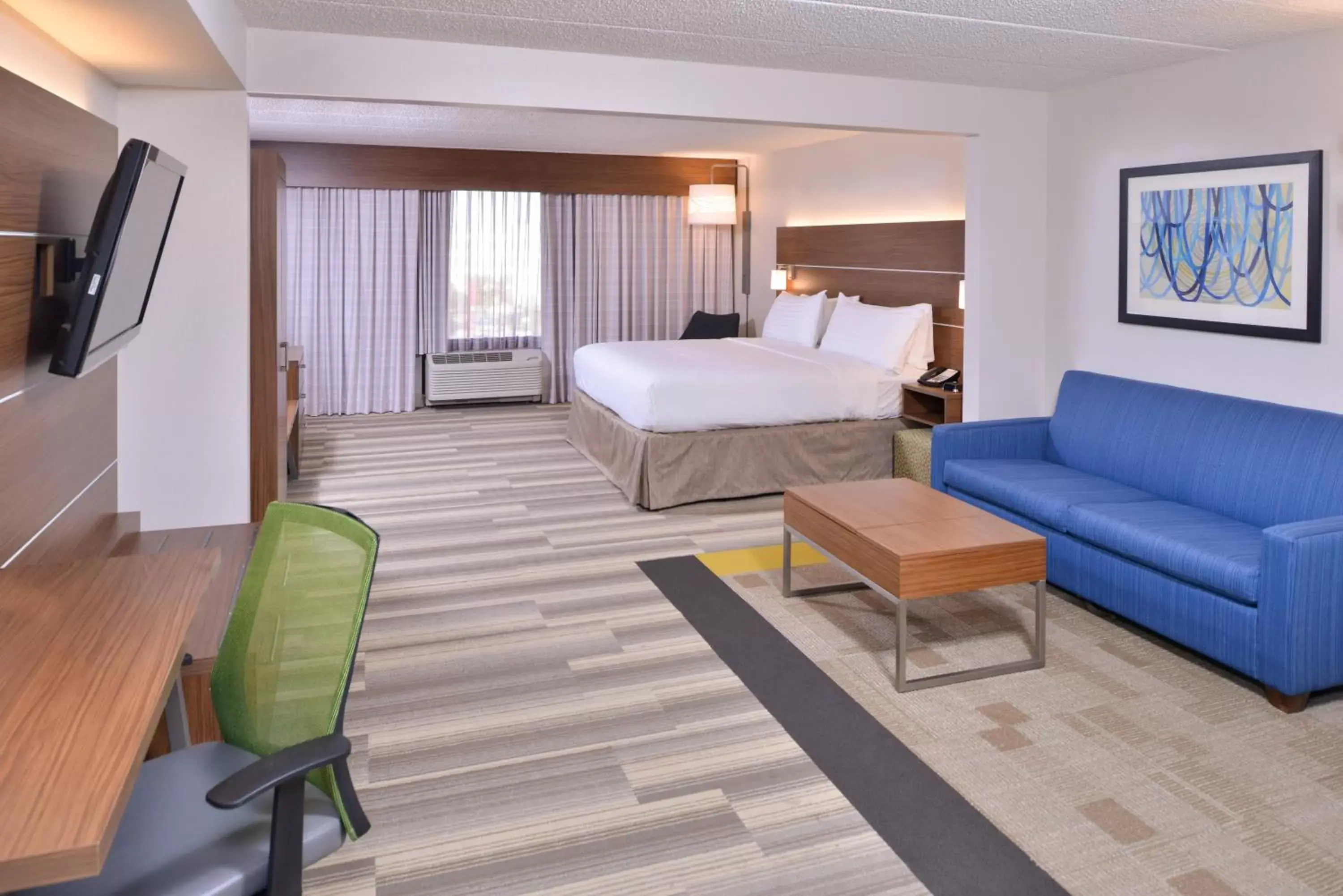 Bedroom, Bed in Holiday Inn Express Hotel & Suites Indianapolis Dtn-Conv Ctr, an IHG Hotel