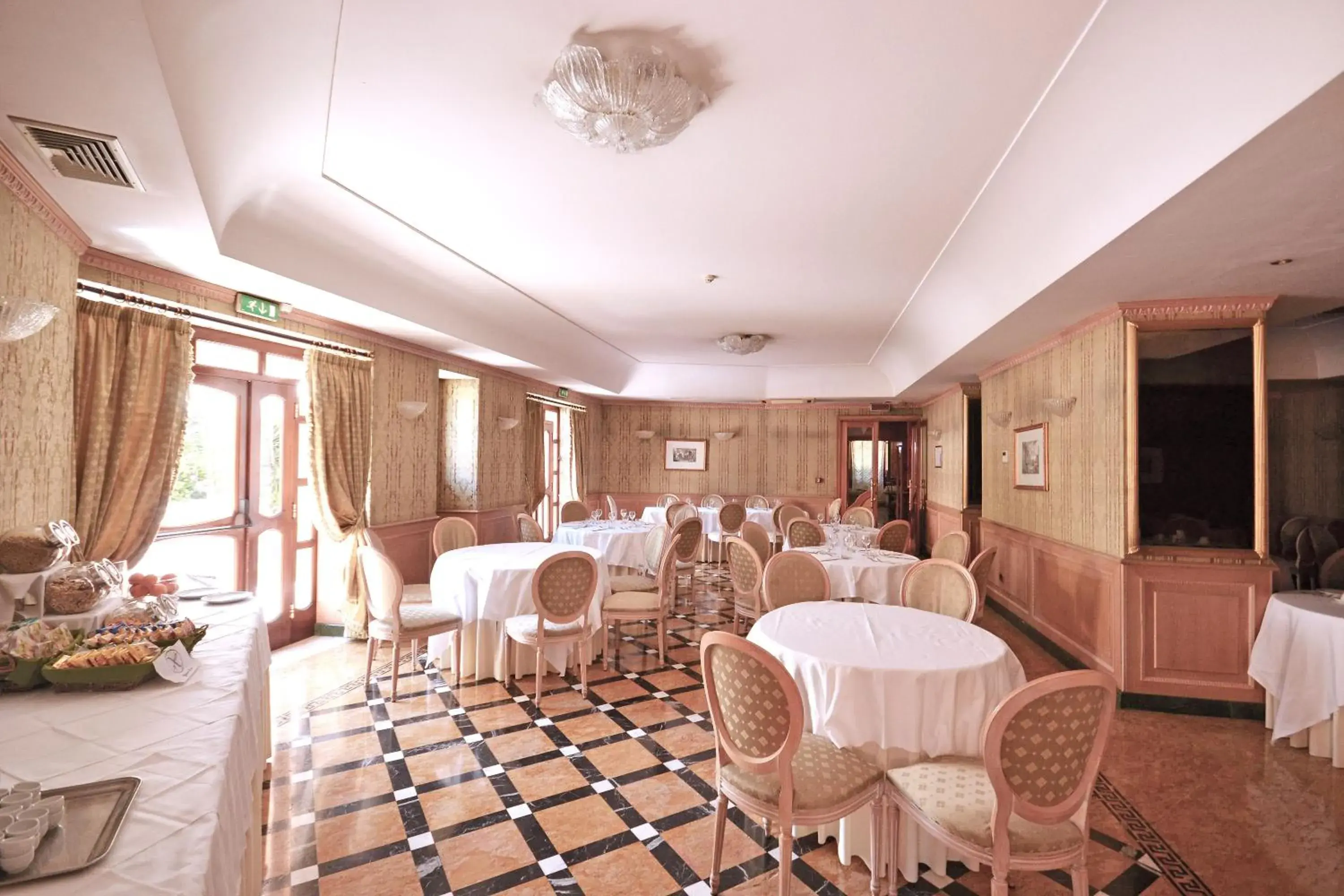Restaurant/places to eat in Hotel Cilicia Restaurant/places to eat in Hotel Cilicia