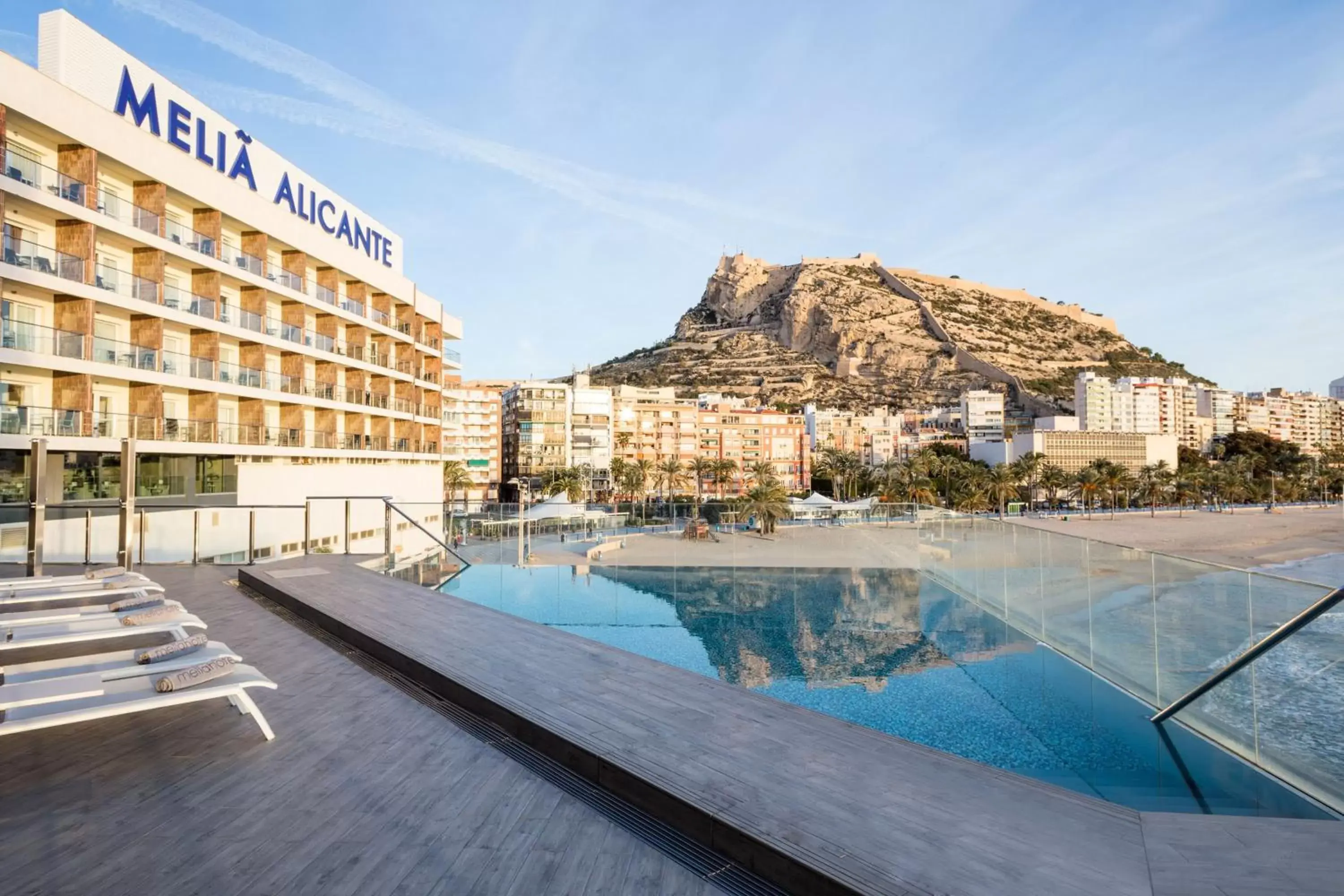 Property building, Swimming Pool in Melia Alicante