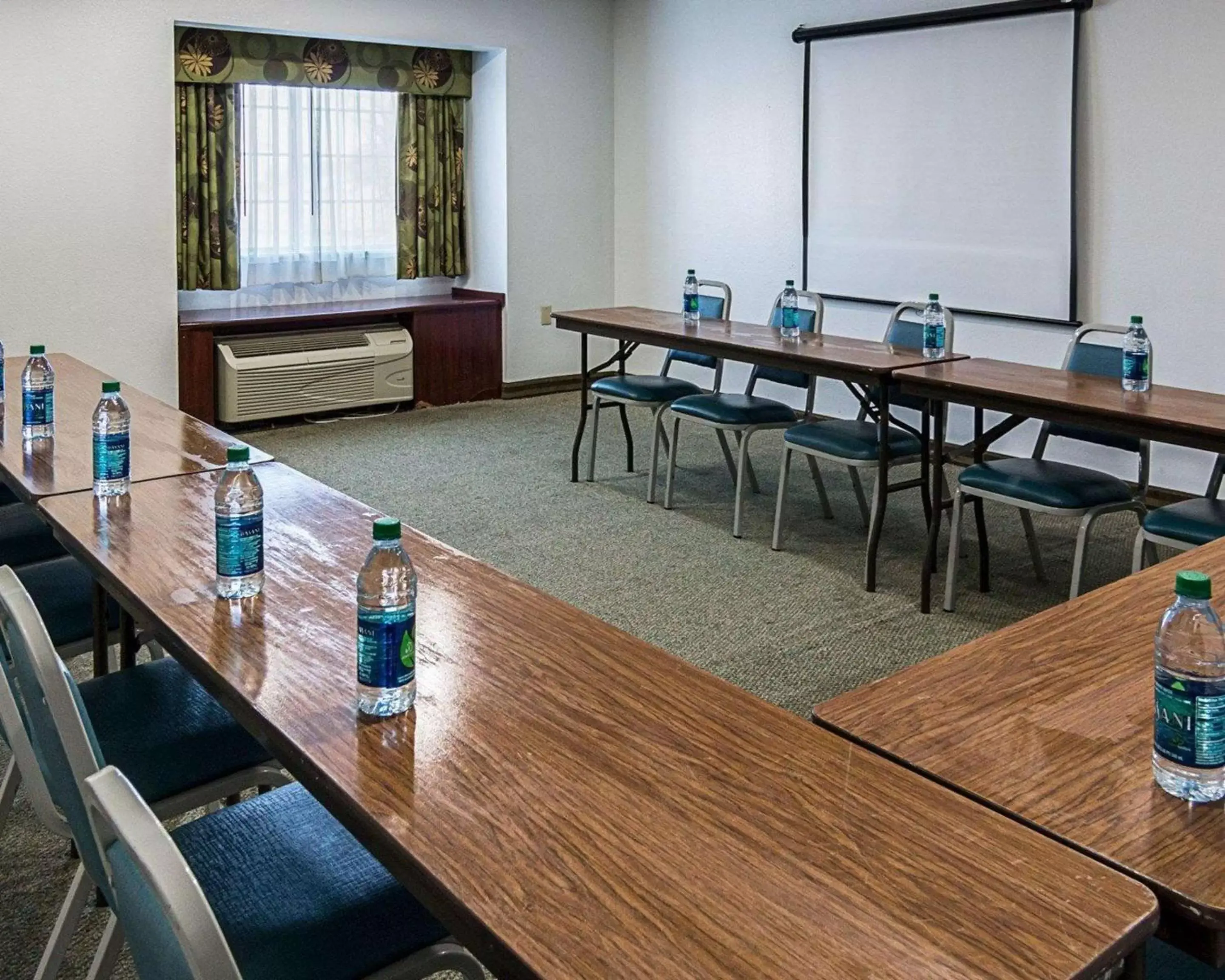 On site, Business Area/Conference Room in Econo Lodge Inn & Suites Natchitoches