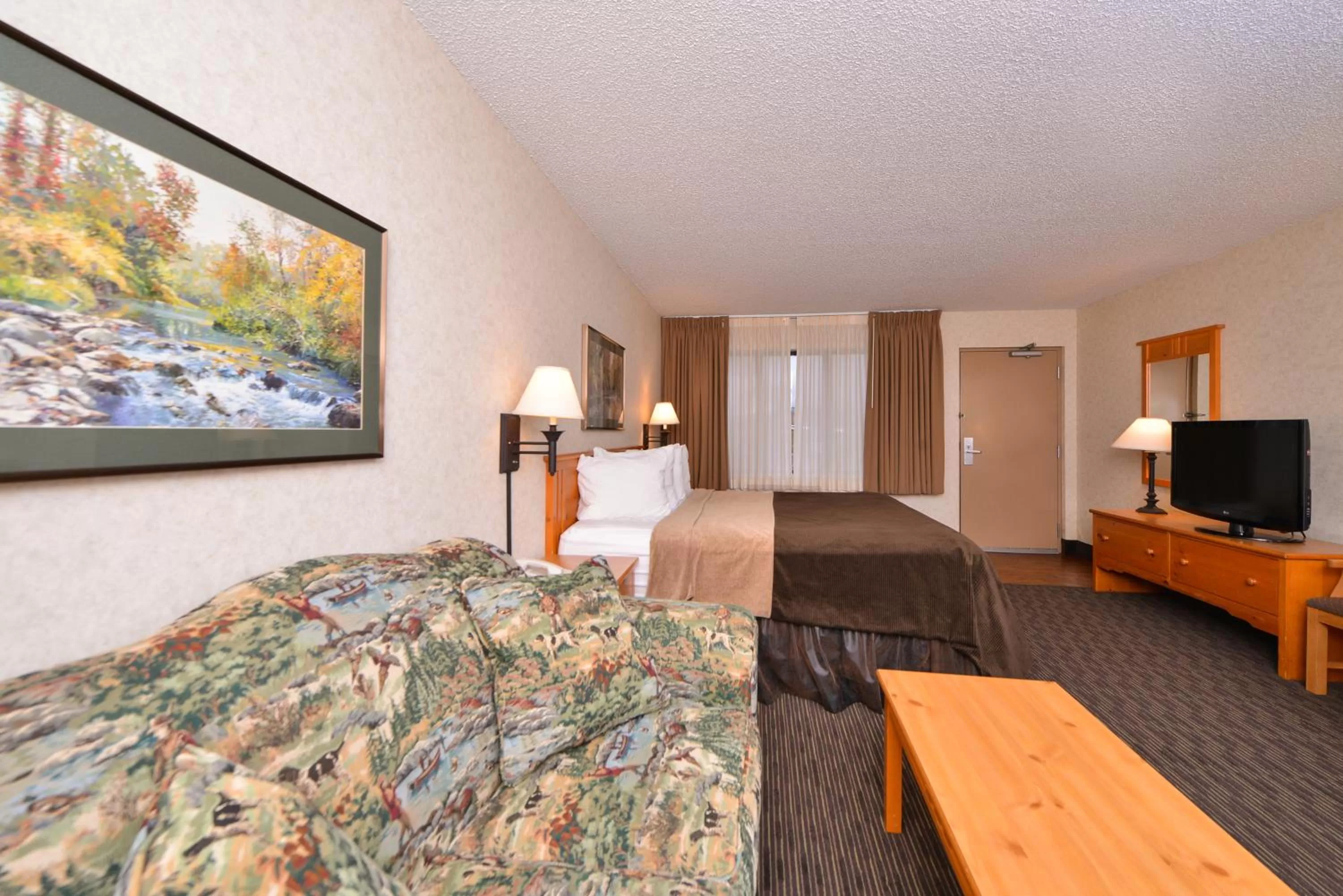Photo of the whole room, Bed in Kelly Inn and Suites Mitchell
