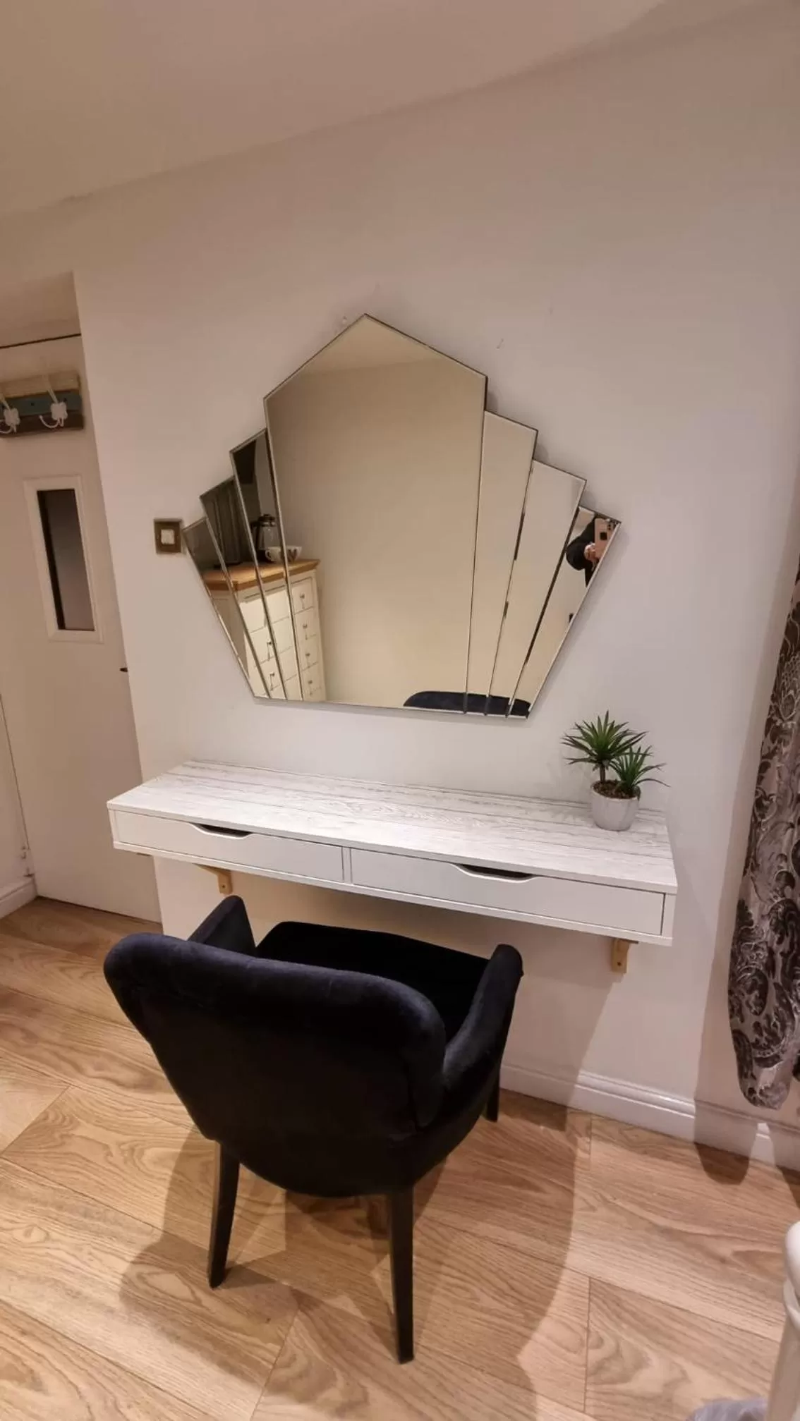 Seating Area in Sea-Quinn Views