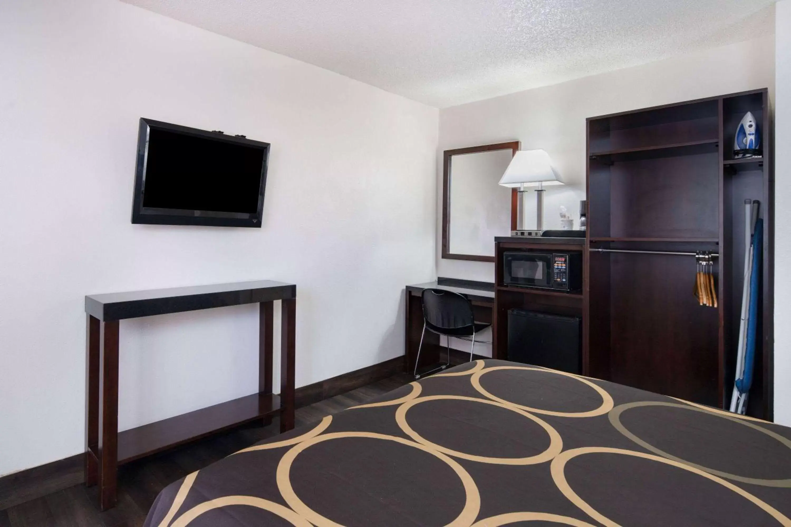 Photo of the whole room, TV/Entertainment Center in Super 8 by Wyndham San Diego Hotel Circle
