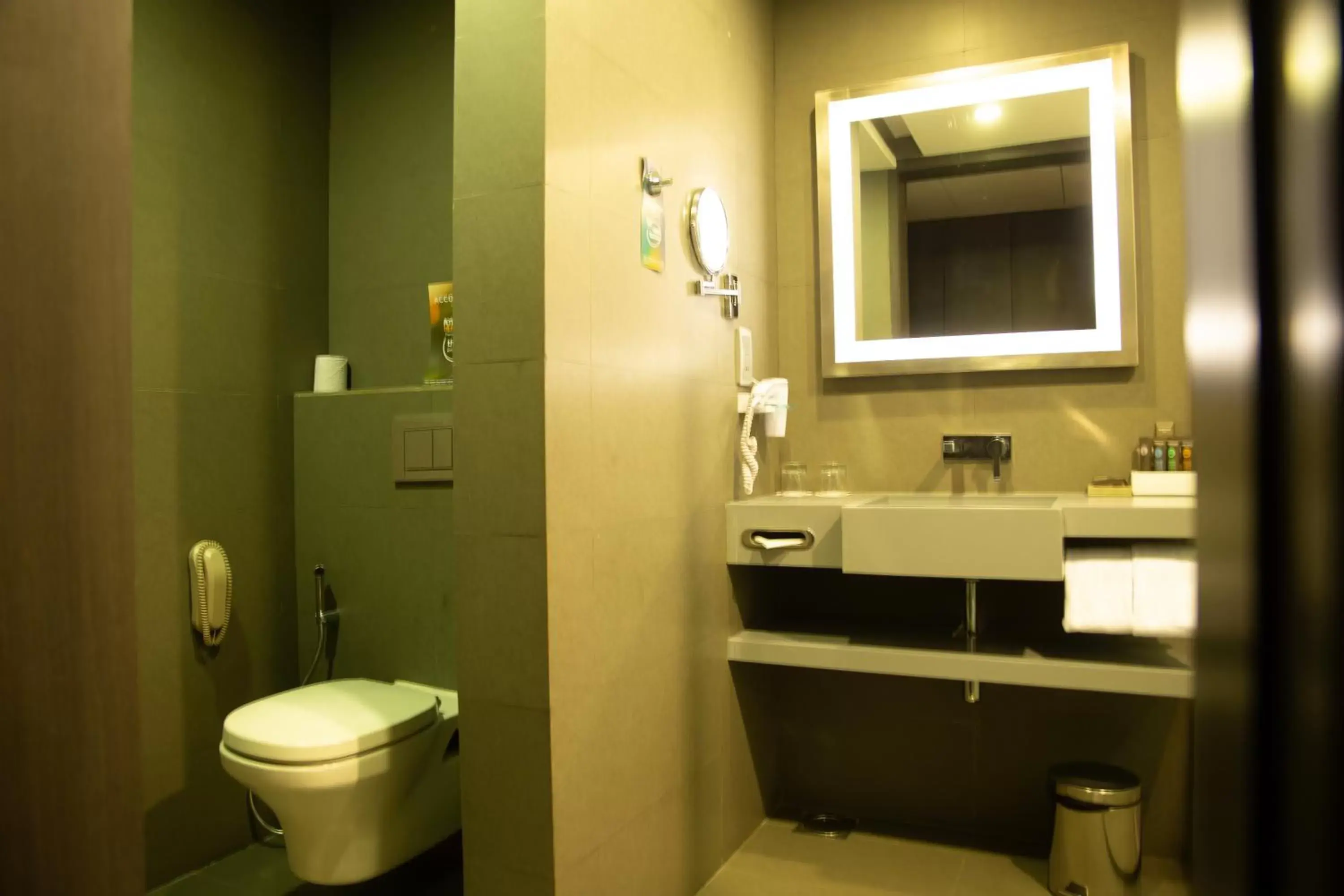 Toilet, Bathroom in Novotel Kolkata Hotel and Residences
