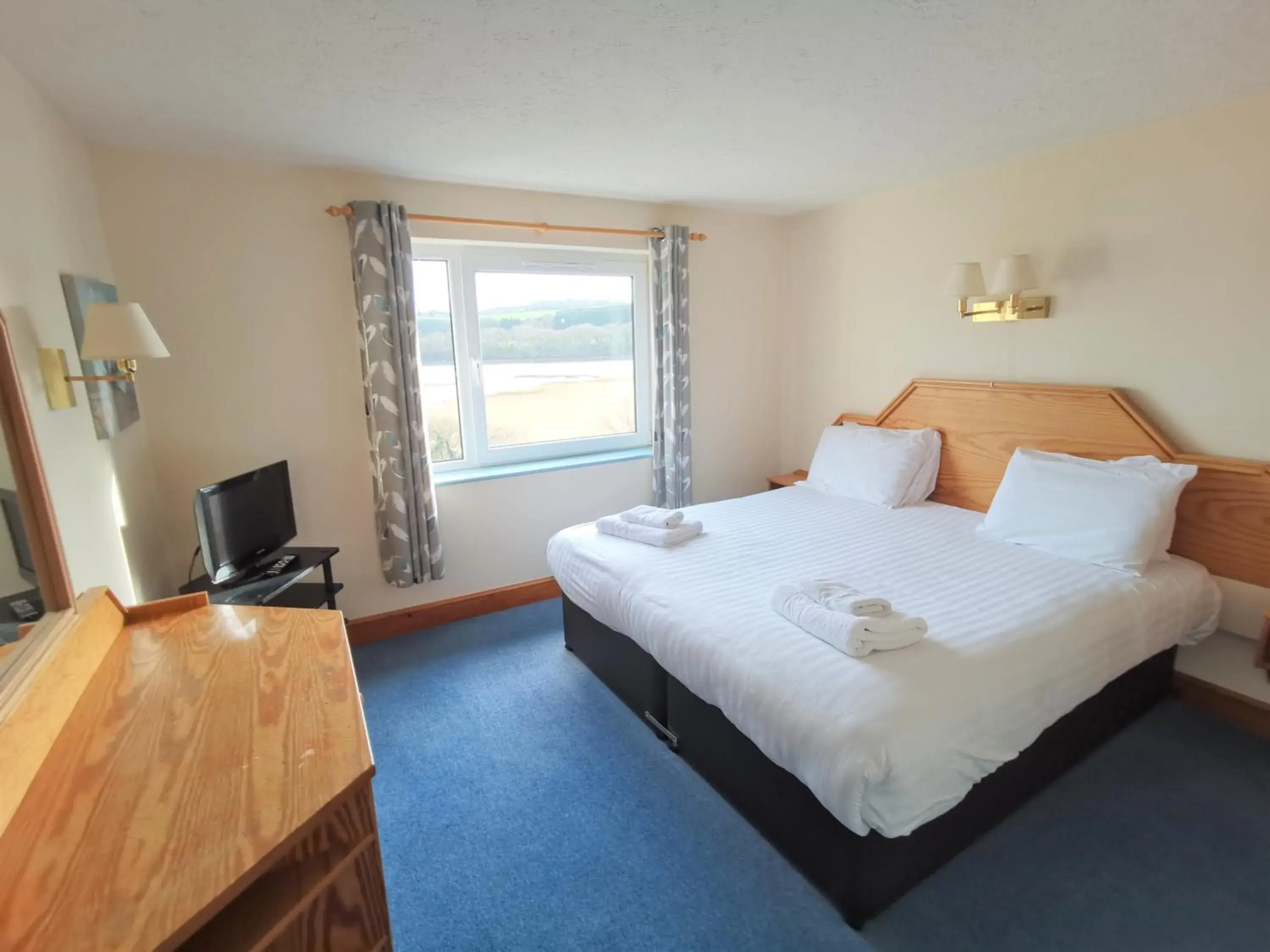 Self-Catering Two Bedroom Estuary View Duplex Apartment in Passage House Hotel Self-Catering Two Bedroom Estuary View Duplex Apartment in Passage House Hotel