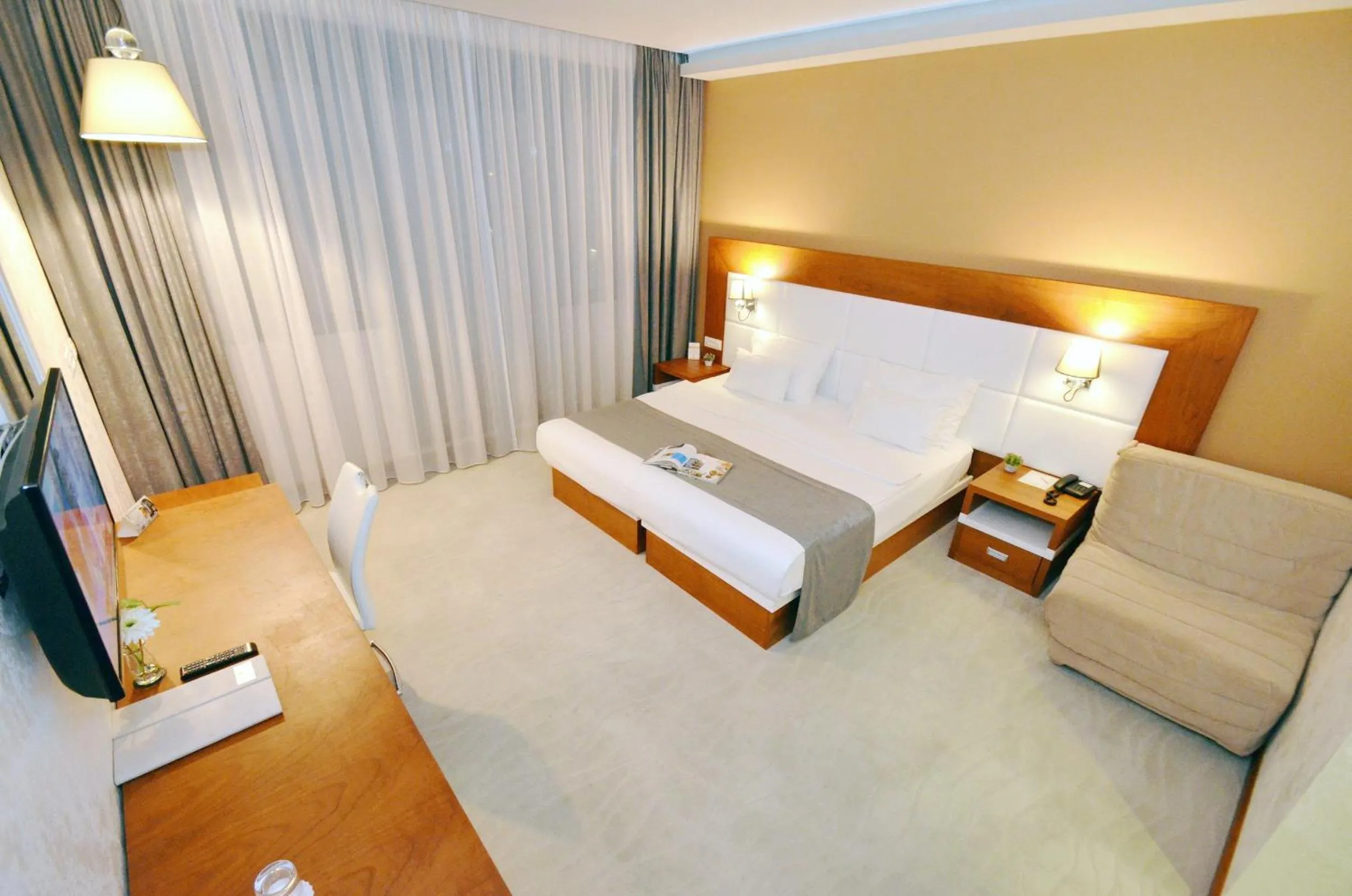 Superior Double or Twin Room in Hotel Porto In