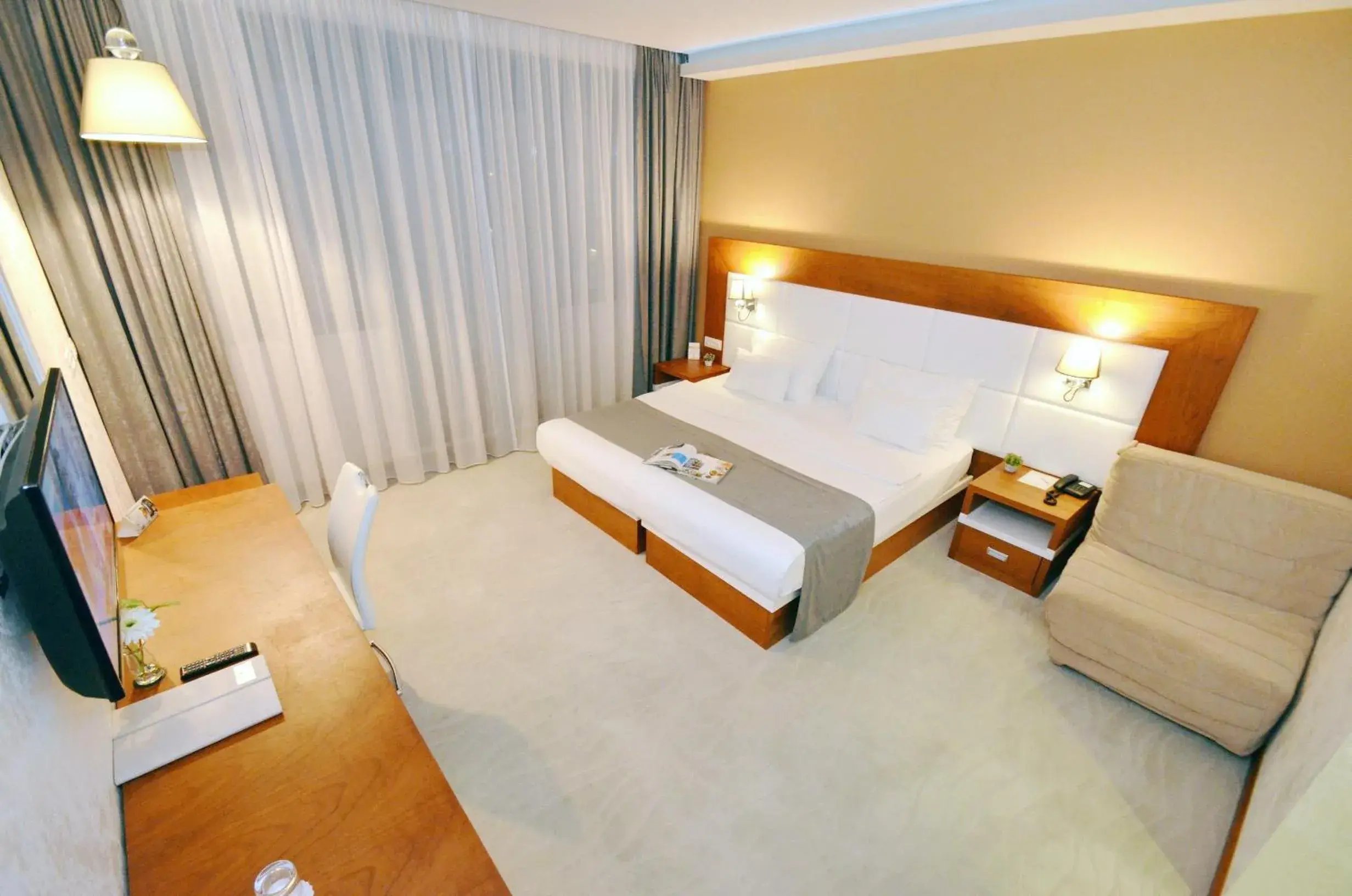 Photo of the whole room, Bed in Hotel Porto In