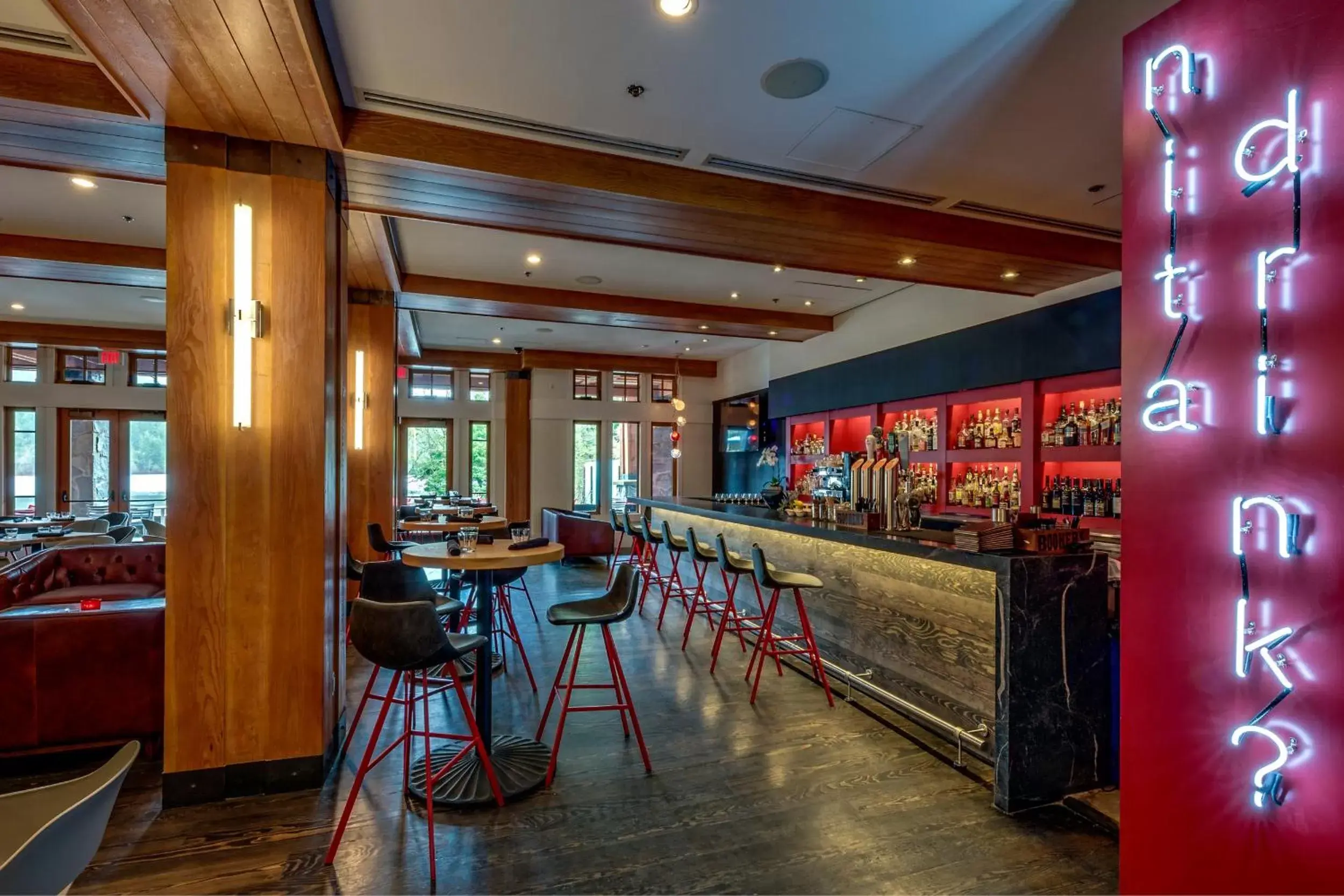 Restaurant/places to eat, Lounge/Bar in Nita Lake Lodge