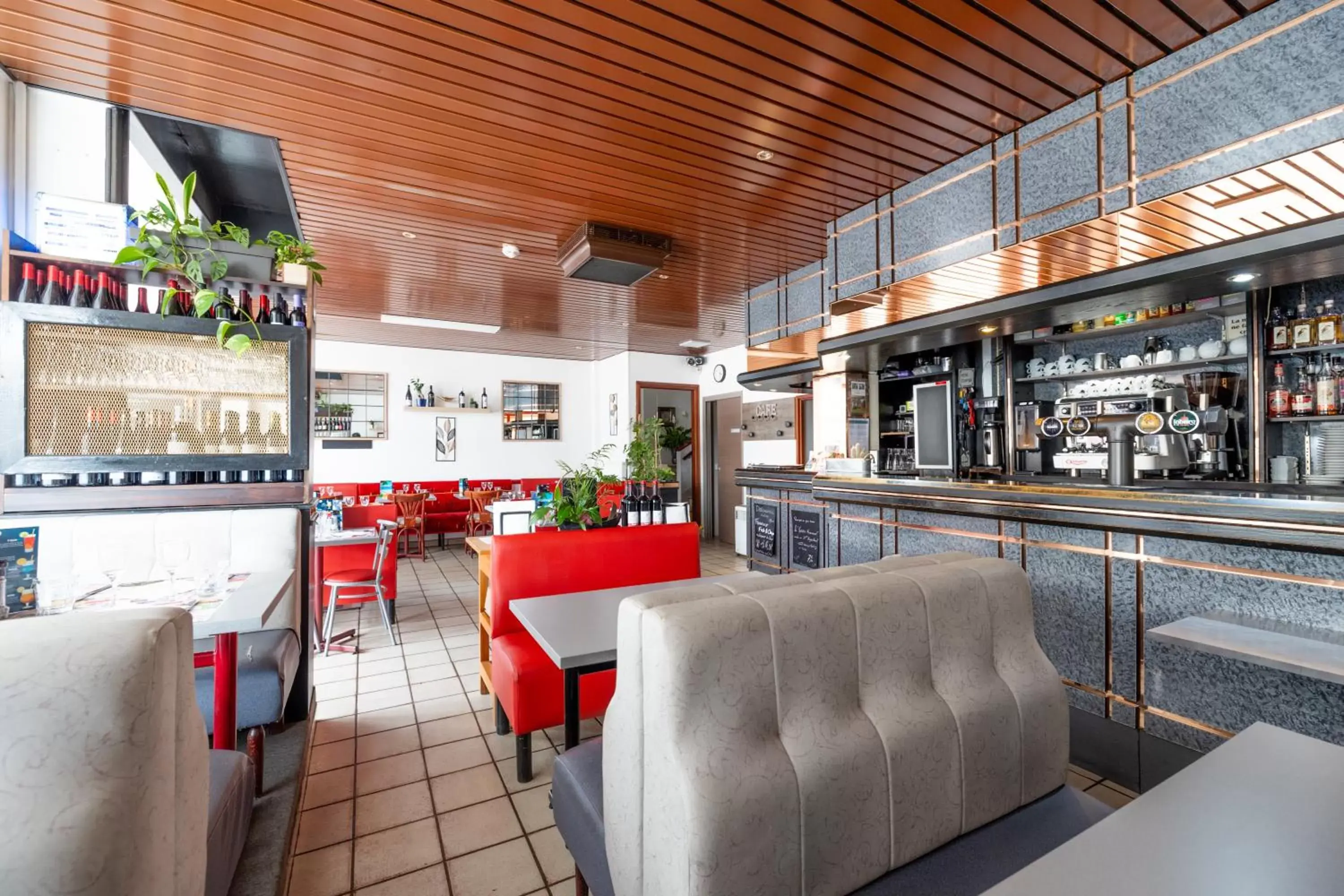 Restaurant/places to eat, Lounge/Bar in Hotel De L'Agriculture - 2 étoiles
