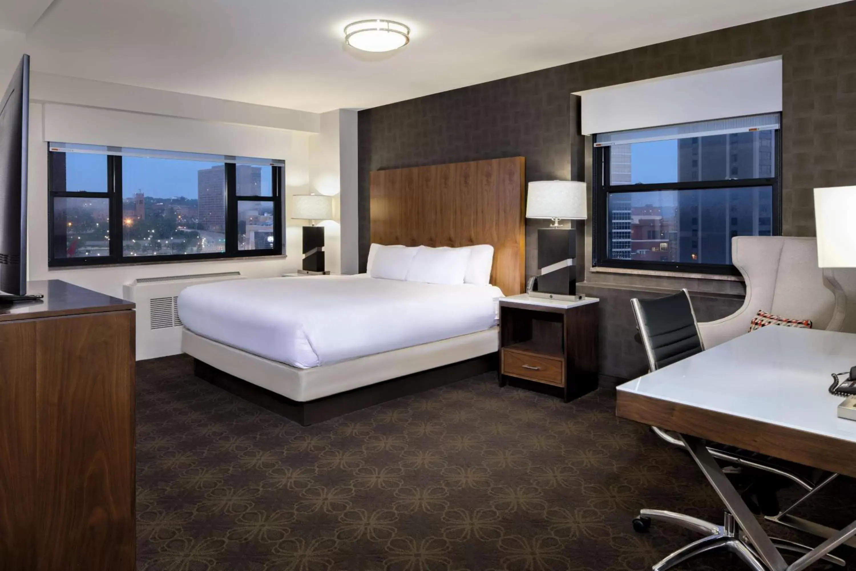 Bedroom in DoubleTree by Hilton Hotel & Suites Pittsburgh Downtown