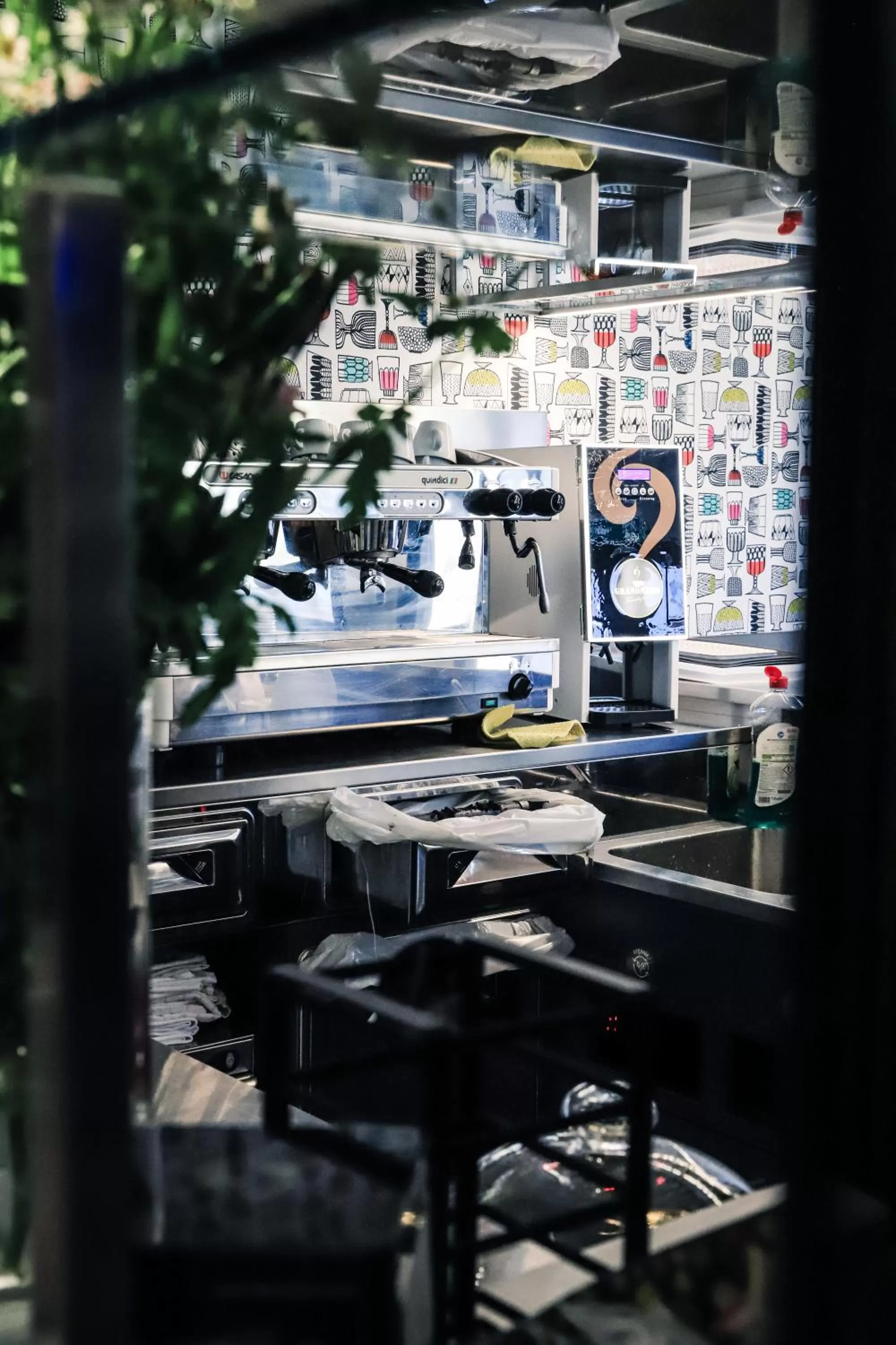 Restaurant/places to eat in Hotel Astoria