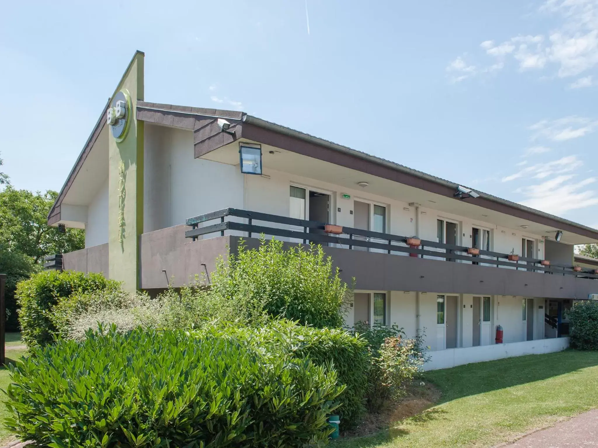 Facade/entrance, Garden in B&B HOTEL Corbeil-Essonnes