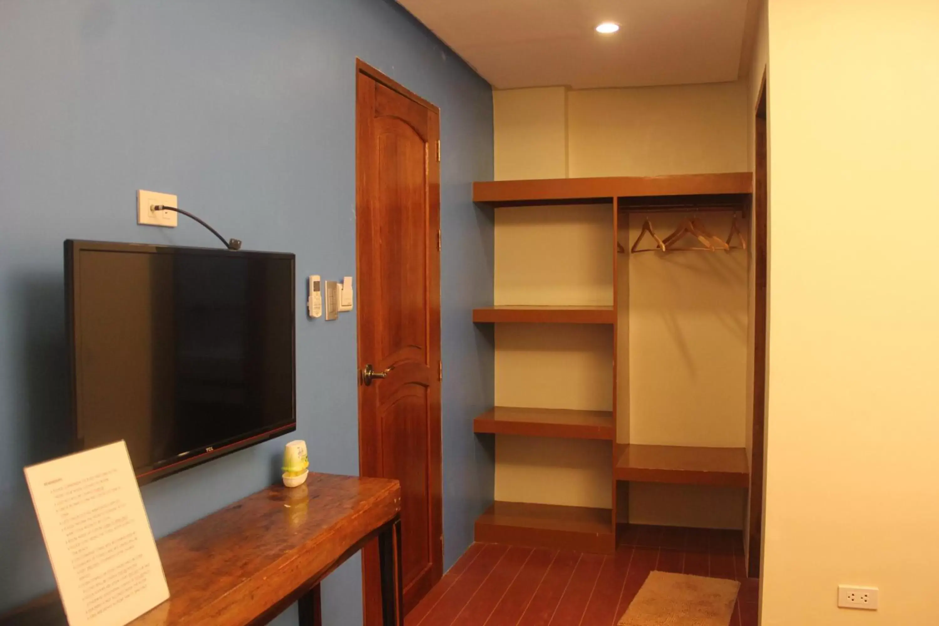 Decorative detail in Aqua Travel Lodge Decorative detail in Aqua Travel Lodge