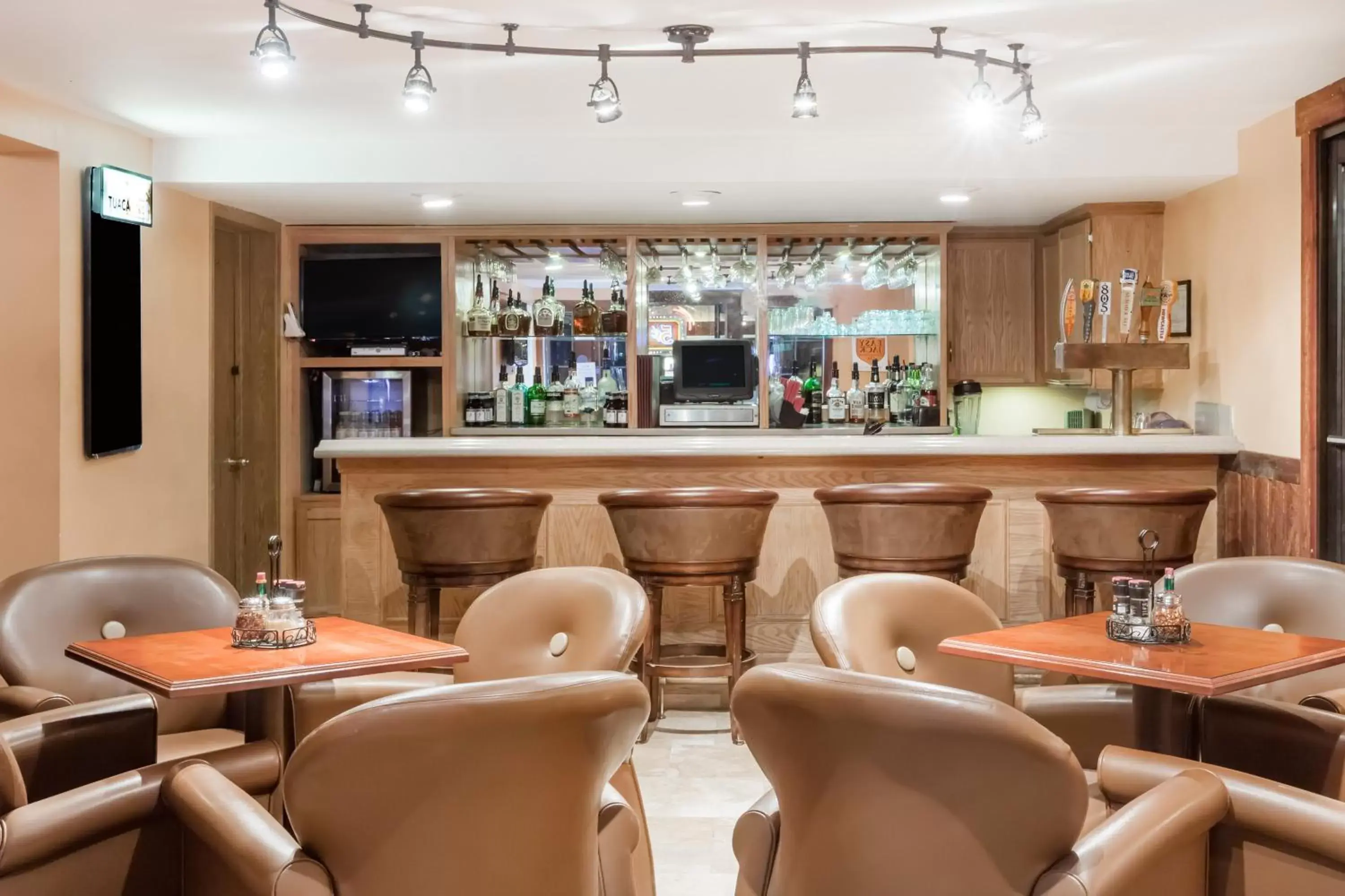 Lobby or reception, Lounge/Bar in Ramada by Wyndham Ely