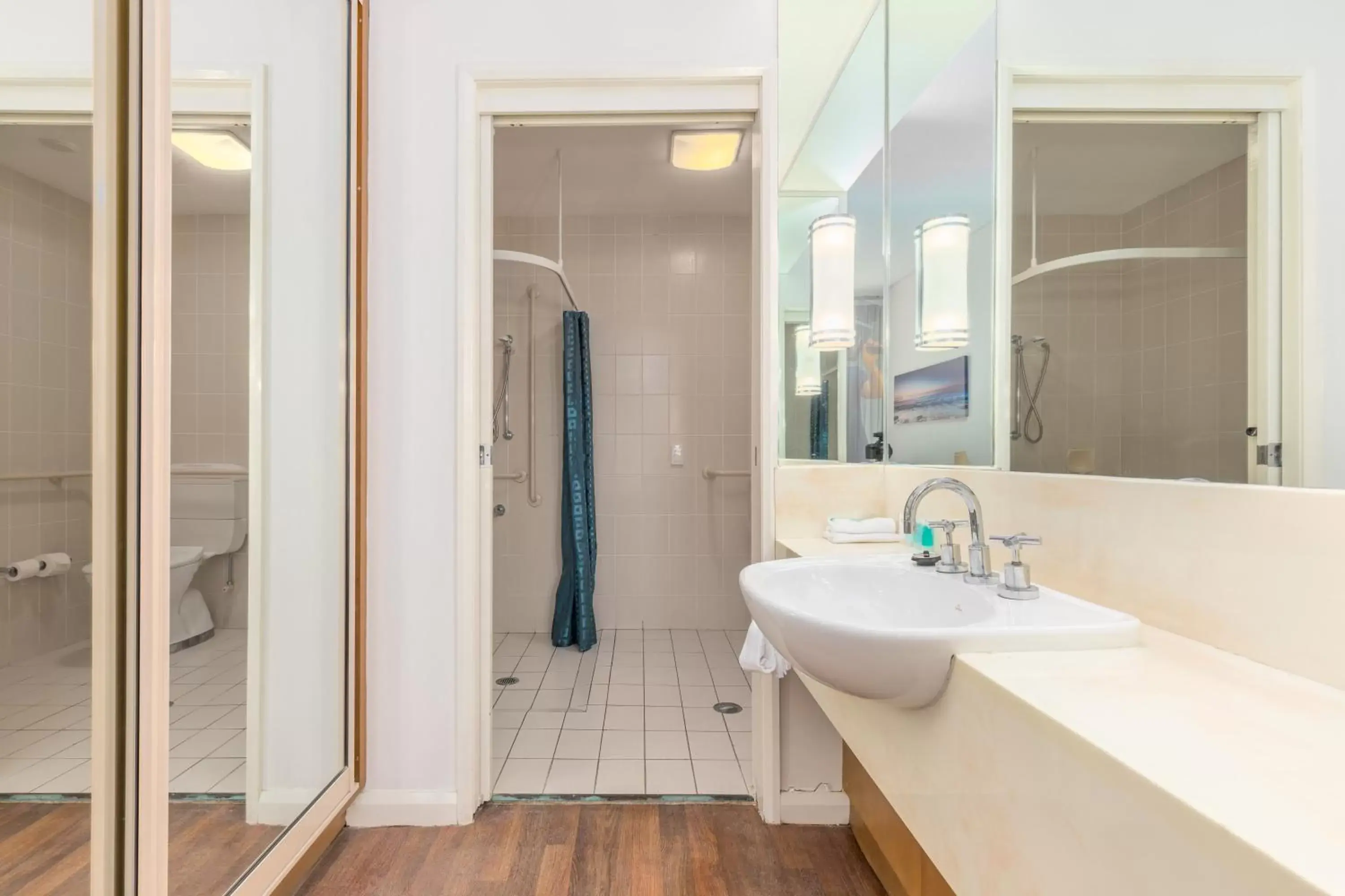 Bathroom in Charlesworth Bay Beach Resort