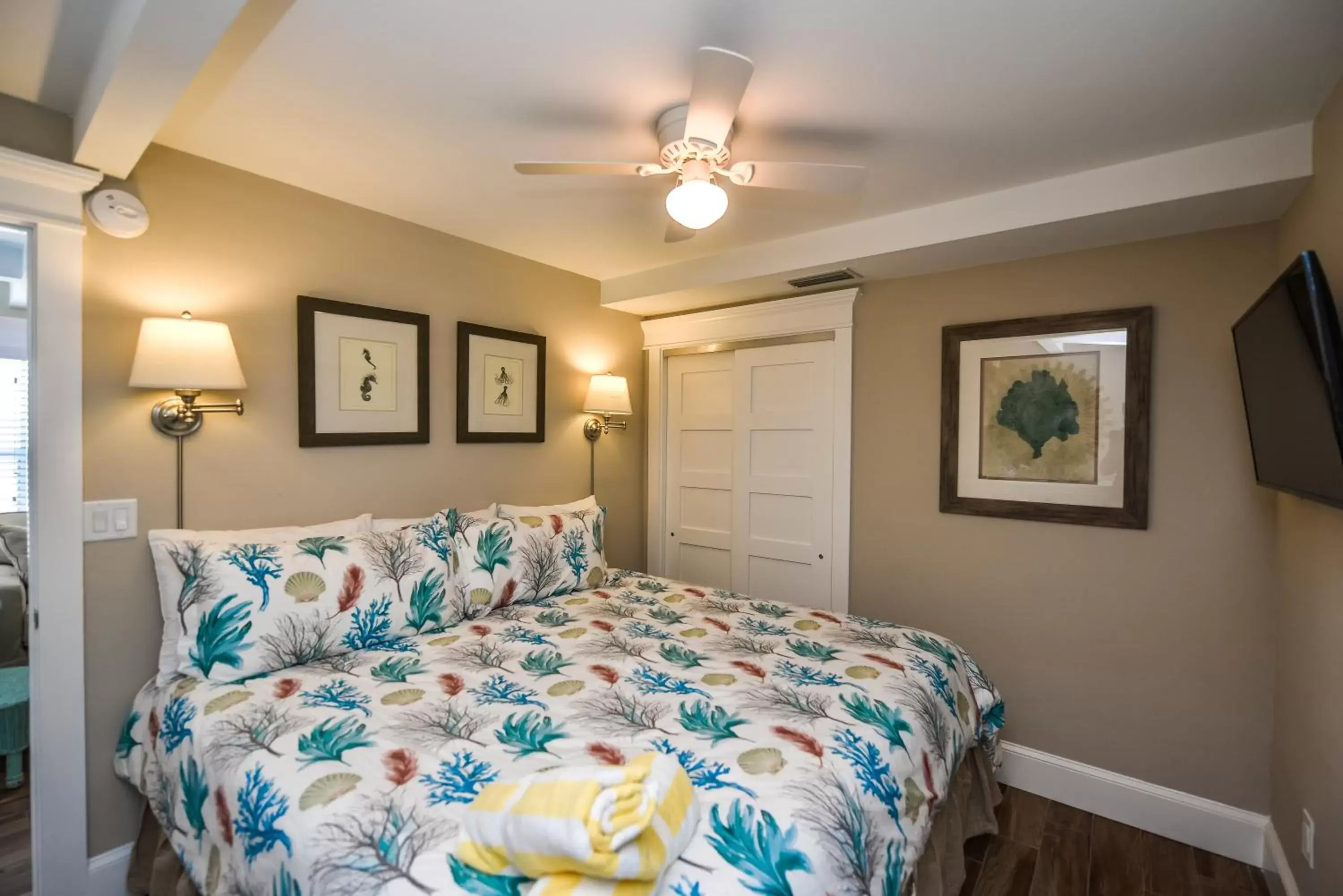 Bedroom, Bed in Tropical Breeze Resort