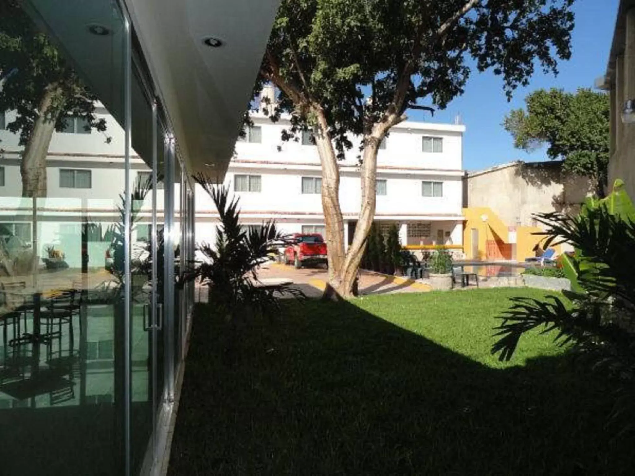 Property Building in Hotel Las Dalias Inn