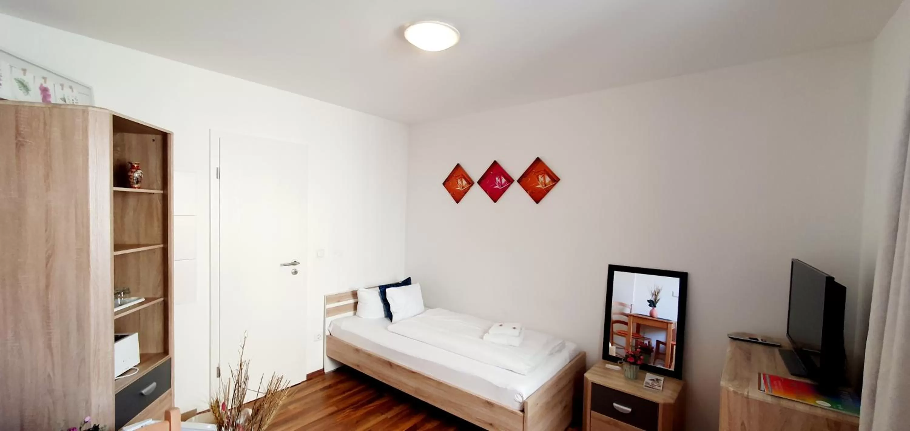 Communal lounge/ TV room, Bed in Boutique-Hotel Kronenstuben