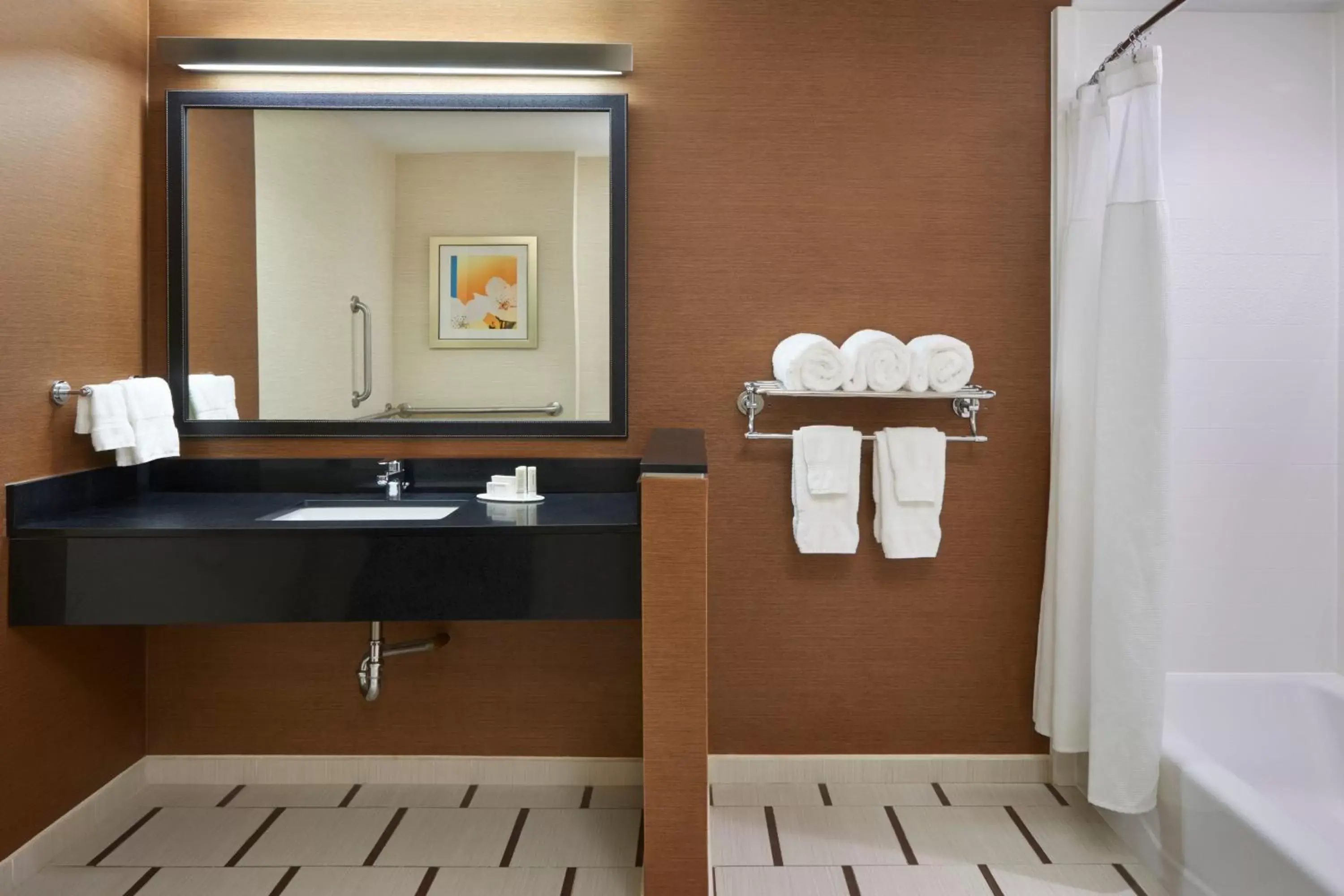 Bathroom in Fairfield Inn & Suites by Marriott Barrie