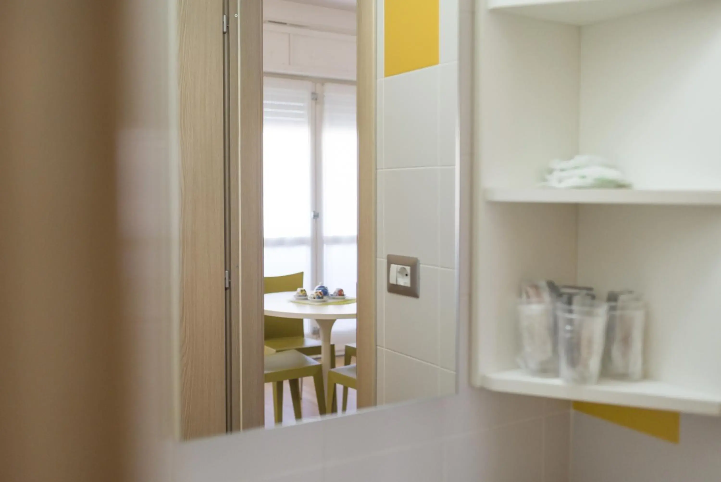 Bathroom, Coffee/Tea Facilities in Hotel Sharing