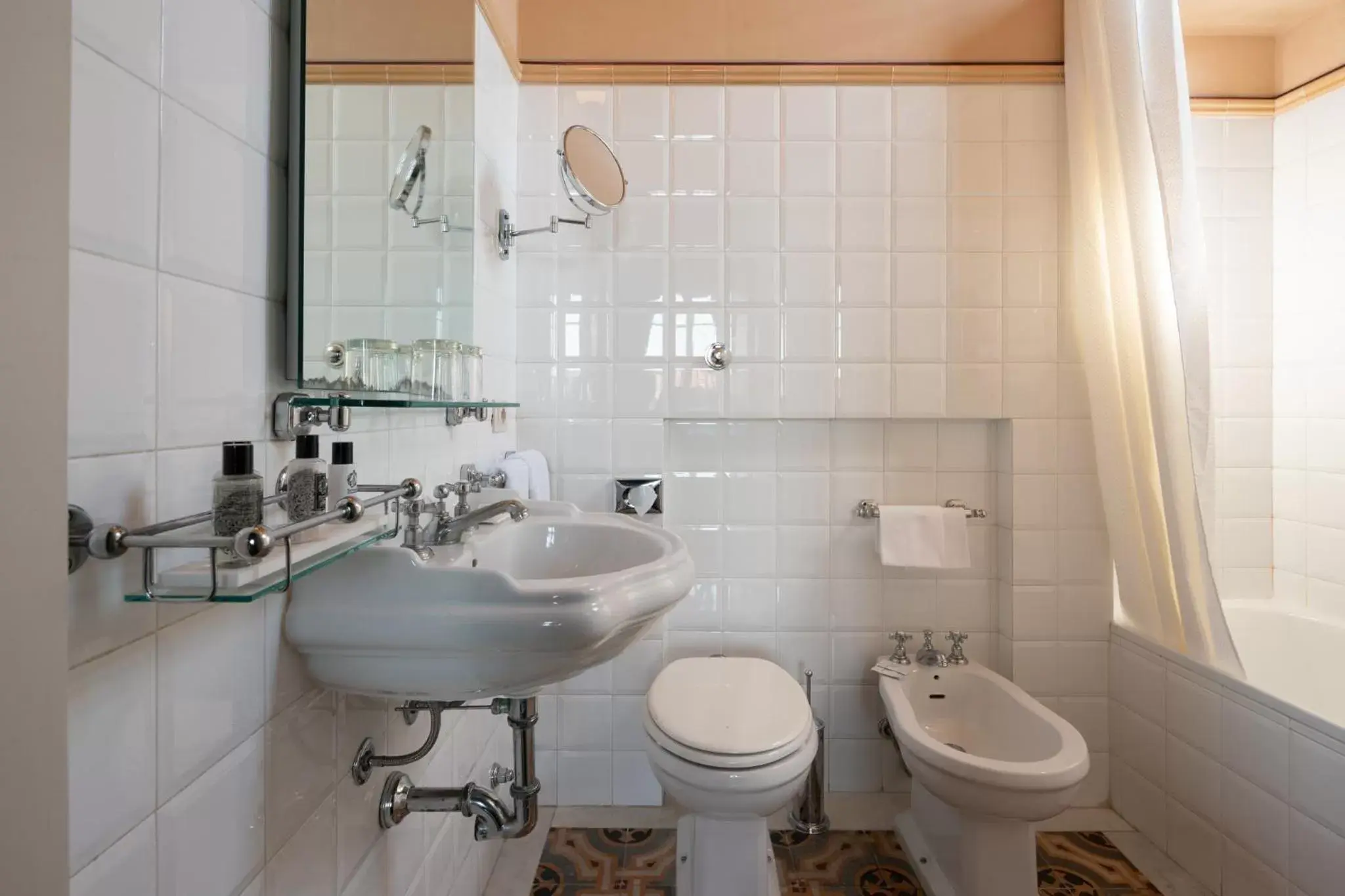 Bathroom in Loggiato Dei Serviti