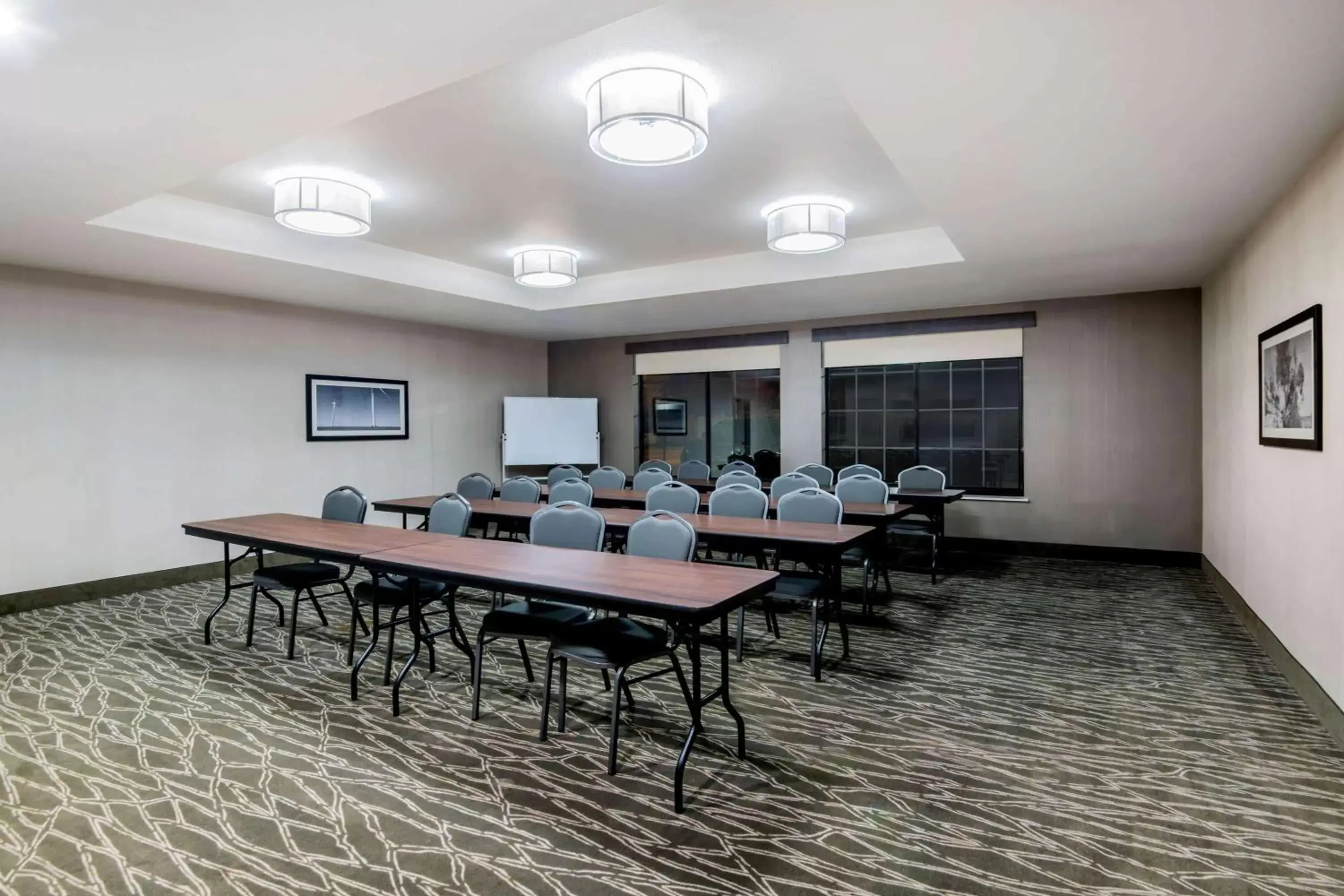 On site, Business Area/Conference Room in La Quinta Inn & Suites by Wyndham Pampa