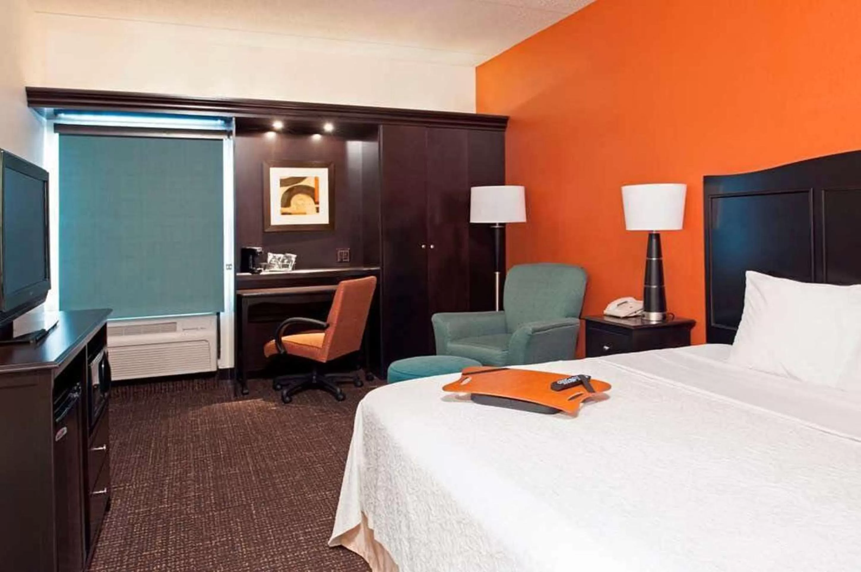 King Room  - Disability Access - Poolside in Spark By Hilton Stevensville