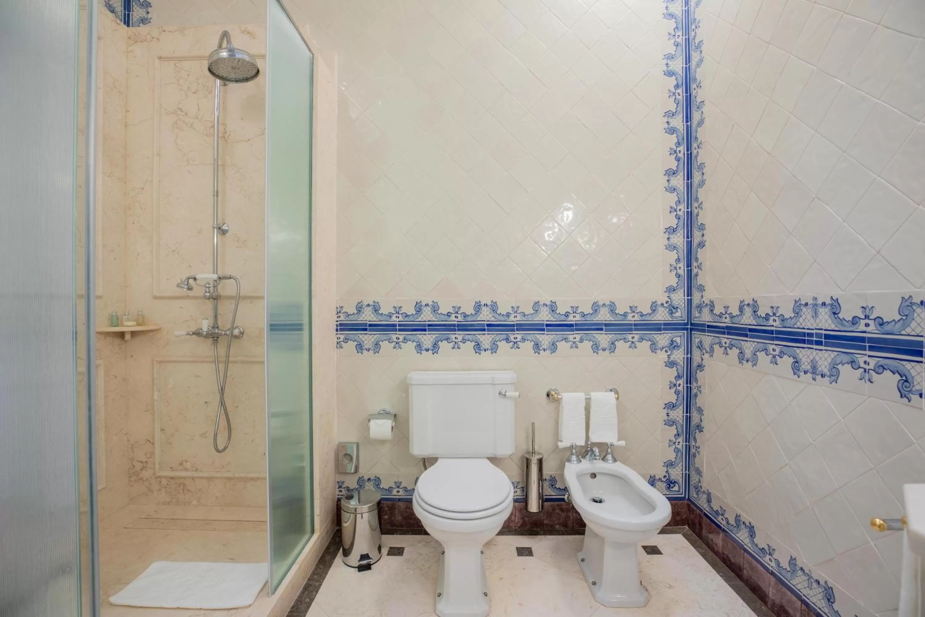 Bathroom in Estoril Vintage Hotel