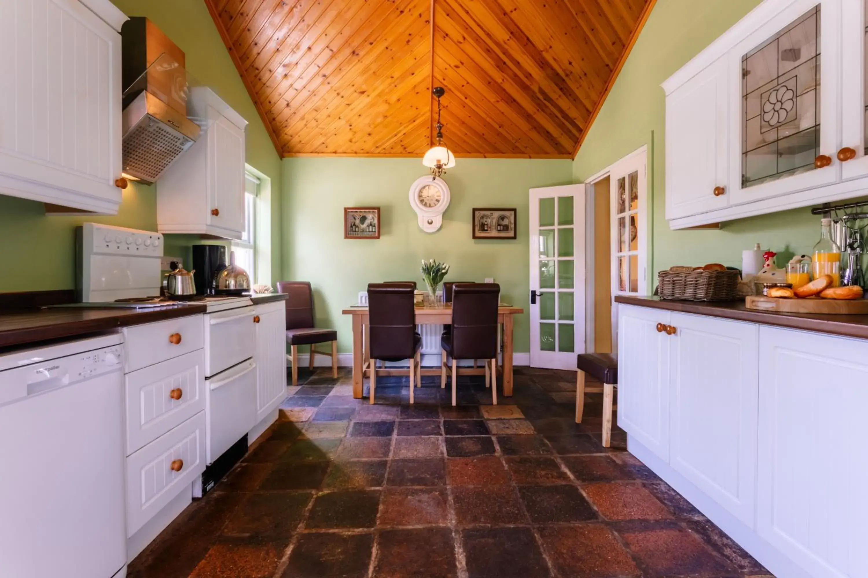 Kitchen or kitchenette, Kitchen/Kitchenette in Brookhall Cottages