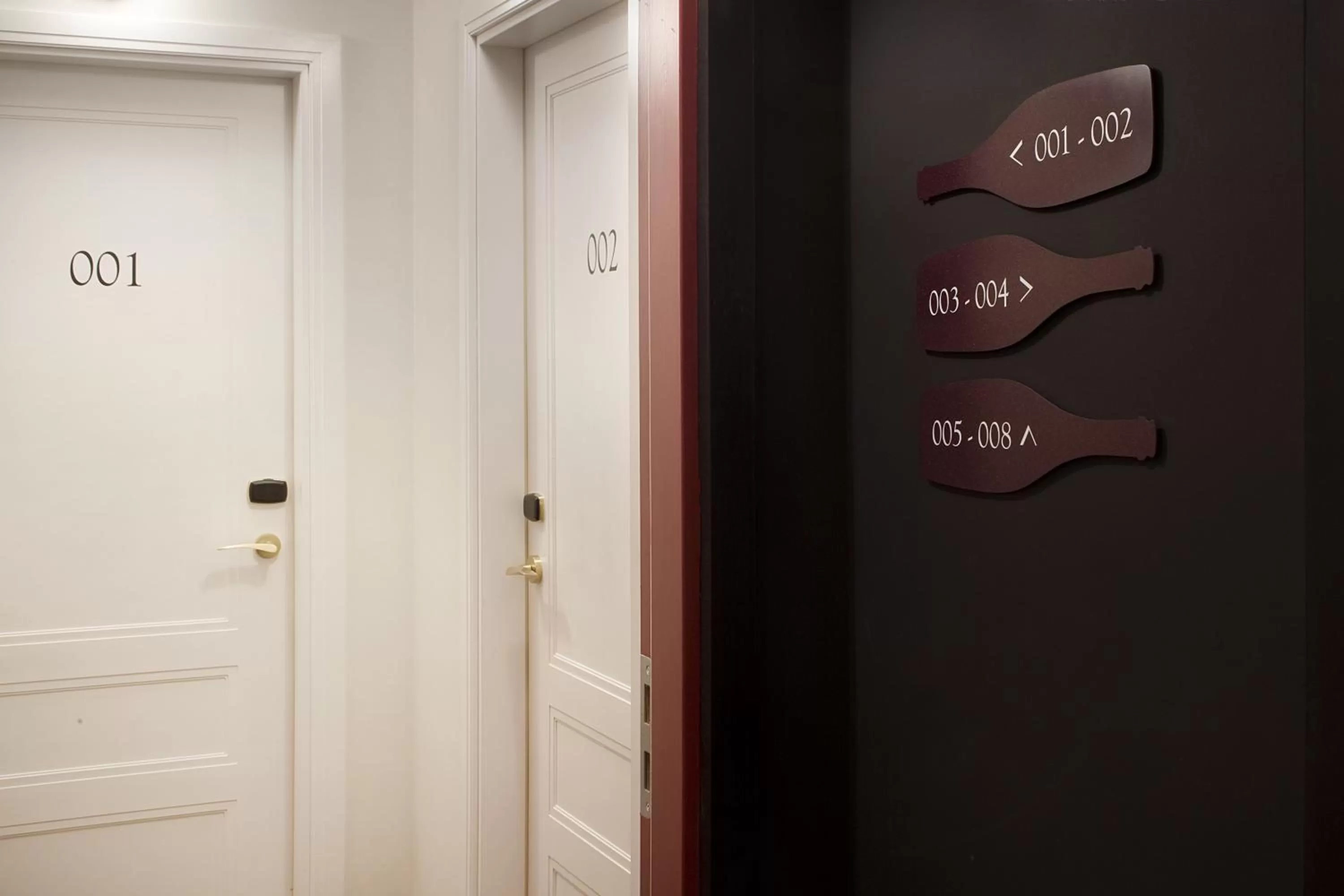 Decorative detail in Praktik Vinoteca