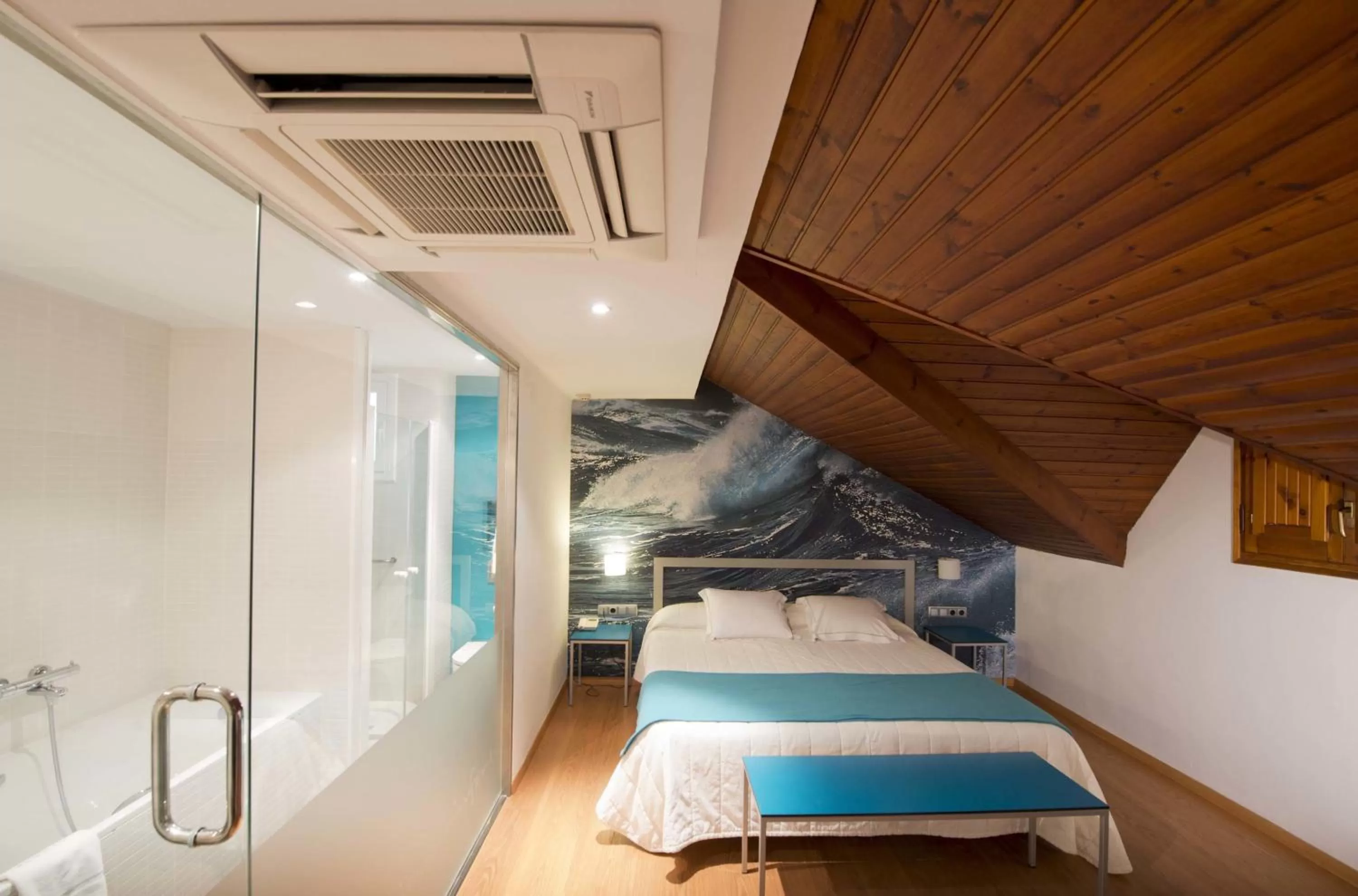 Photo of the whole room, Bed in Hotel Restaurant Pessets & SPA