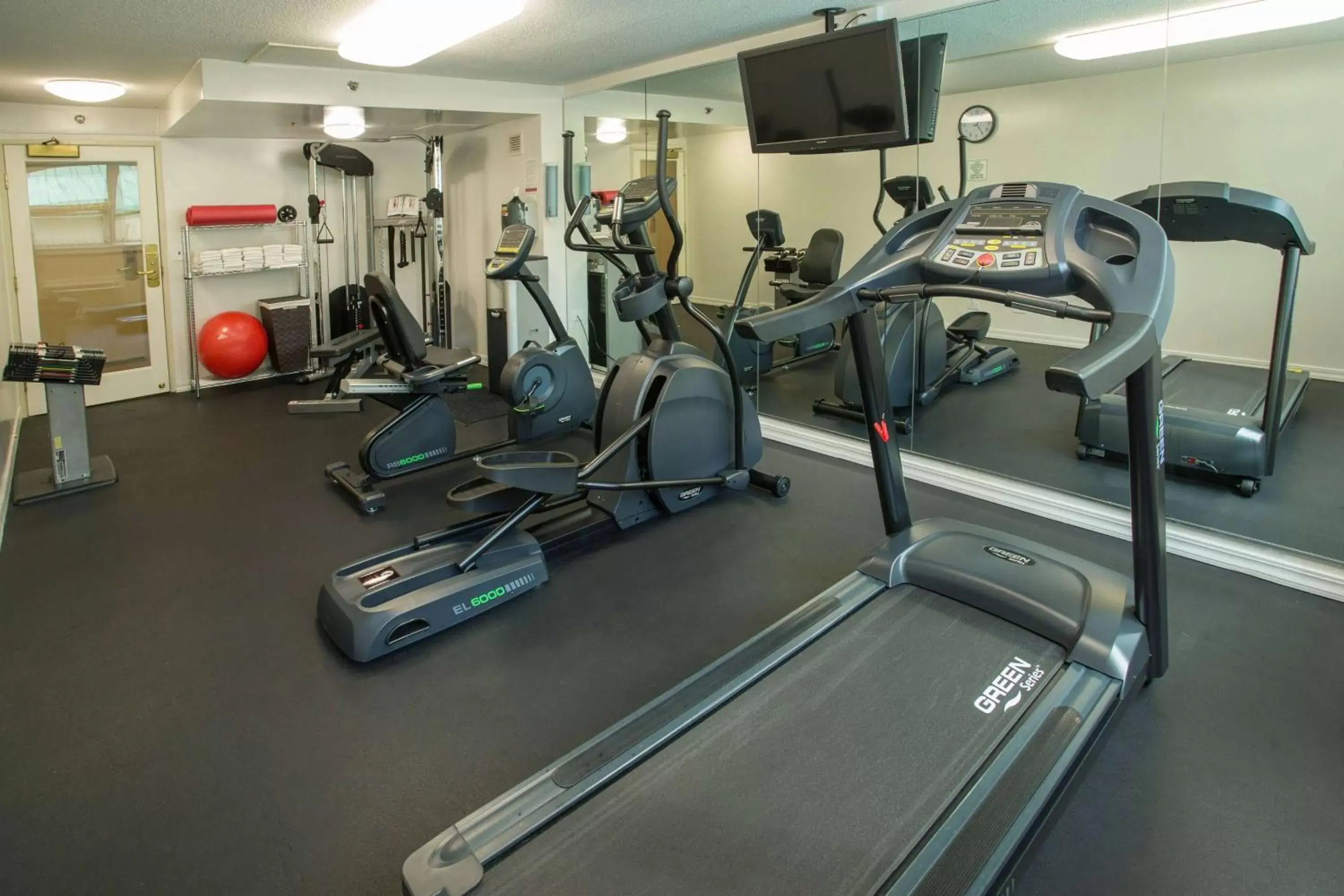 Fitness Center/Facilities in Ramada Plaza by Wyndham Waikiki