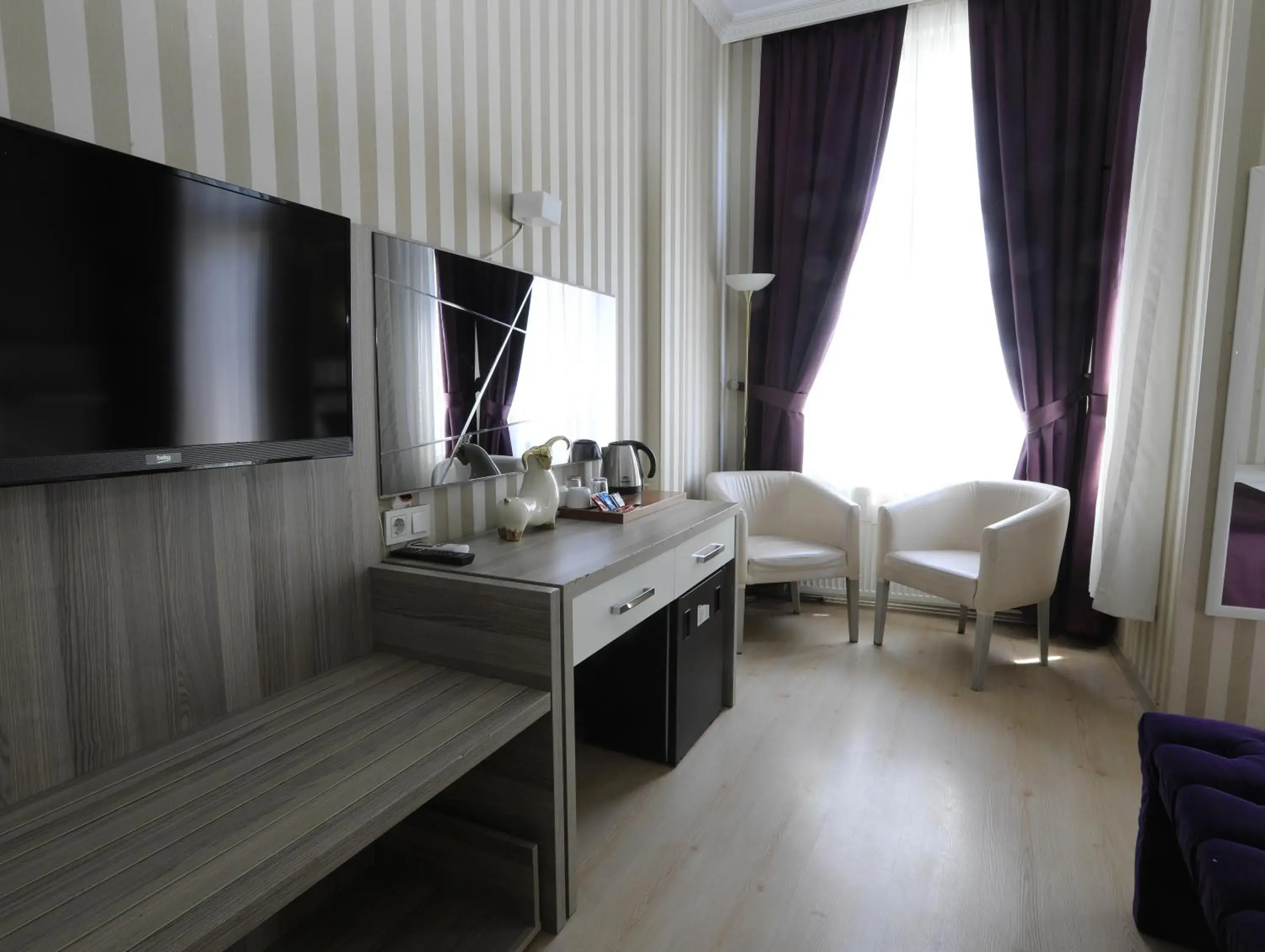 TV and multimedia, TV/Entertainment Center in Nil Hotel
