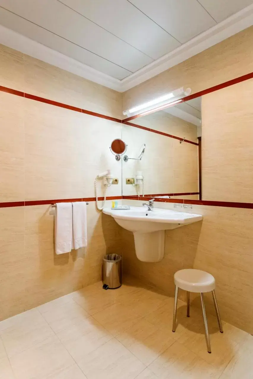 Bathroom in Gran Hotel de Ferrol