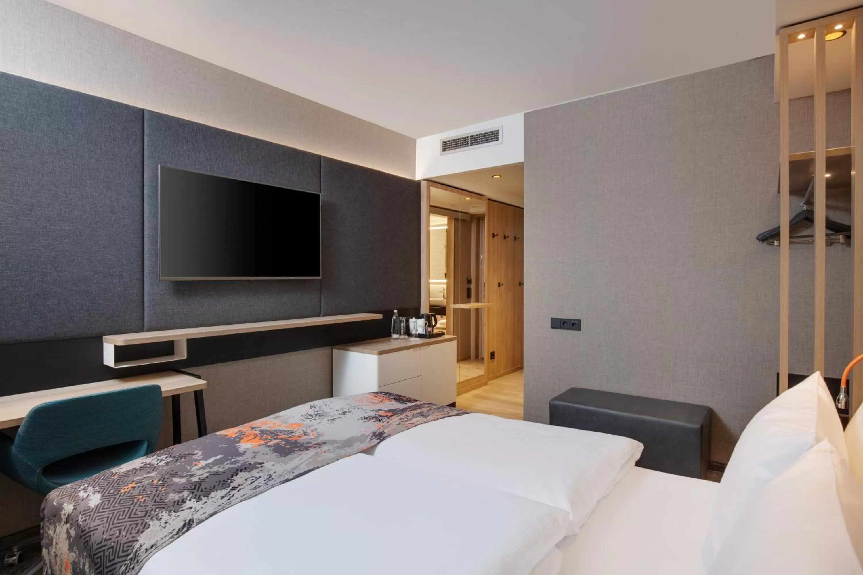 Photo of the whole room, Bed in Holiday Inn - Osnabrück by IHG