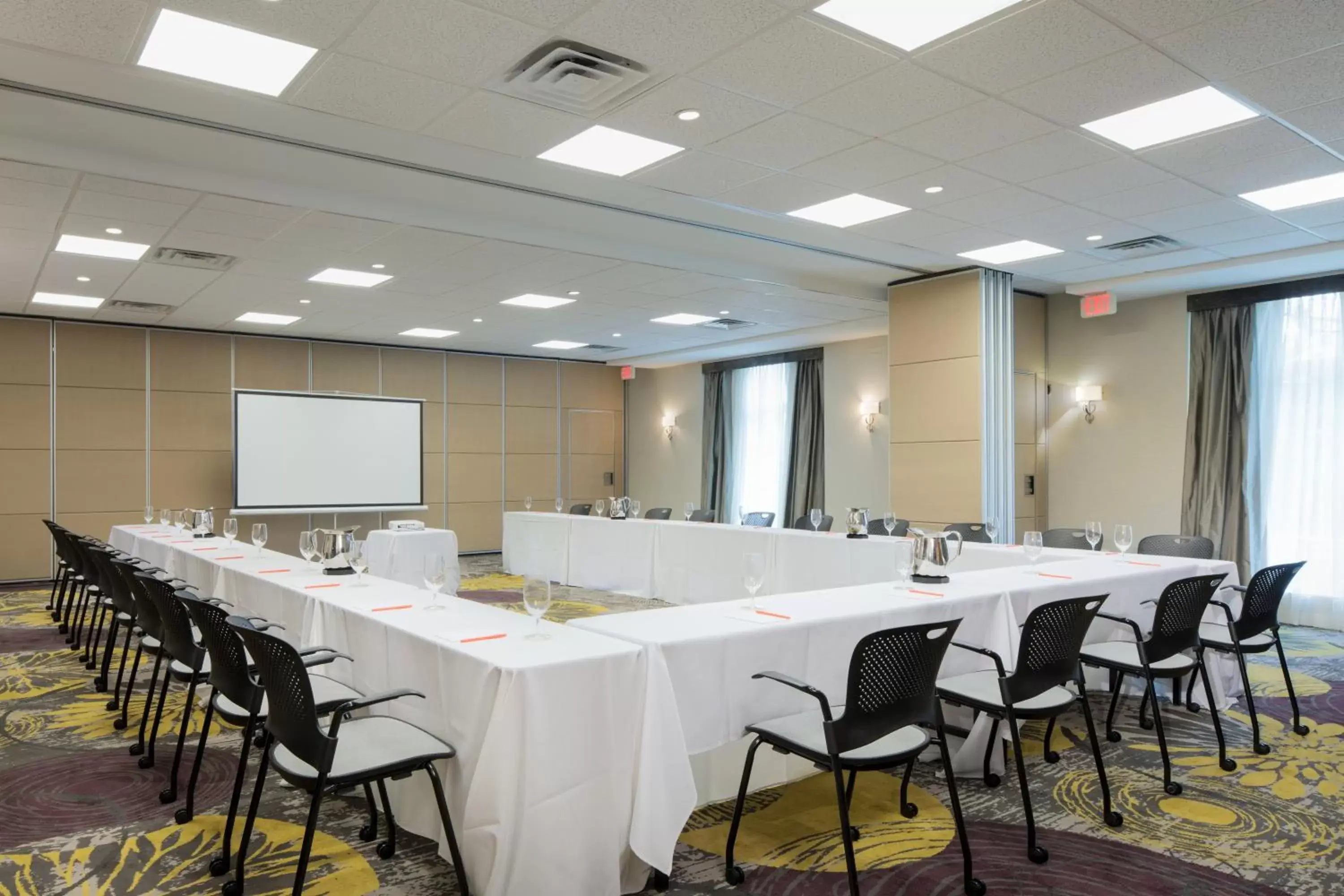 Meeting/conference room in Crowne Plaza Chicago SW - Burr Ridge, an IHG Hotel