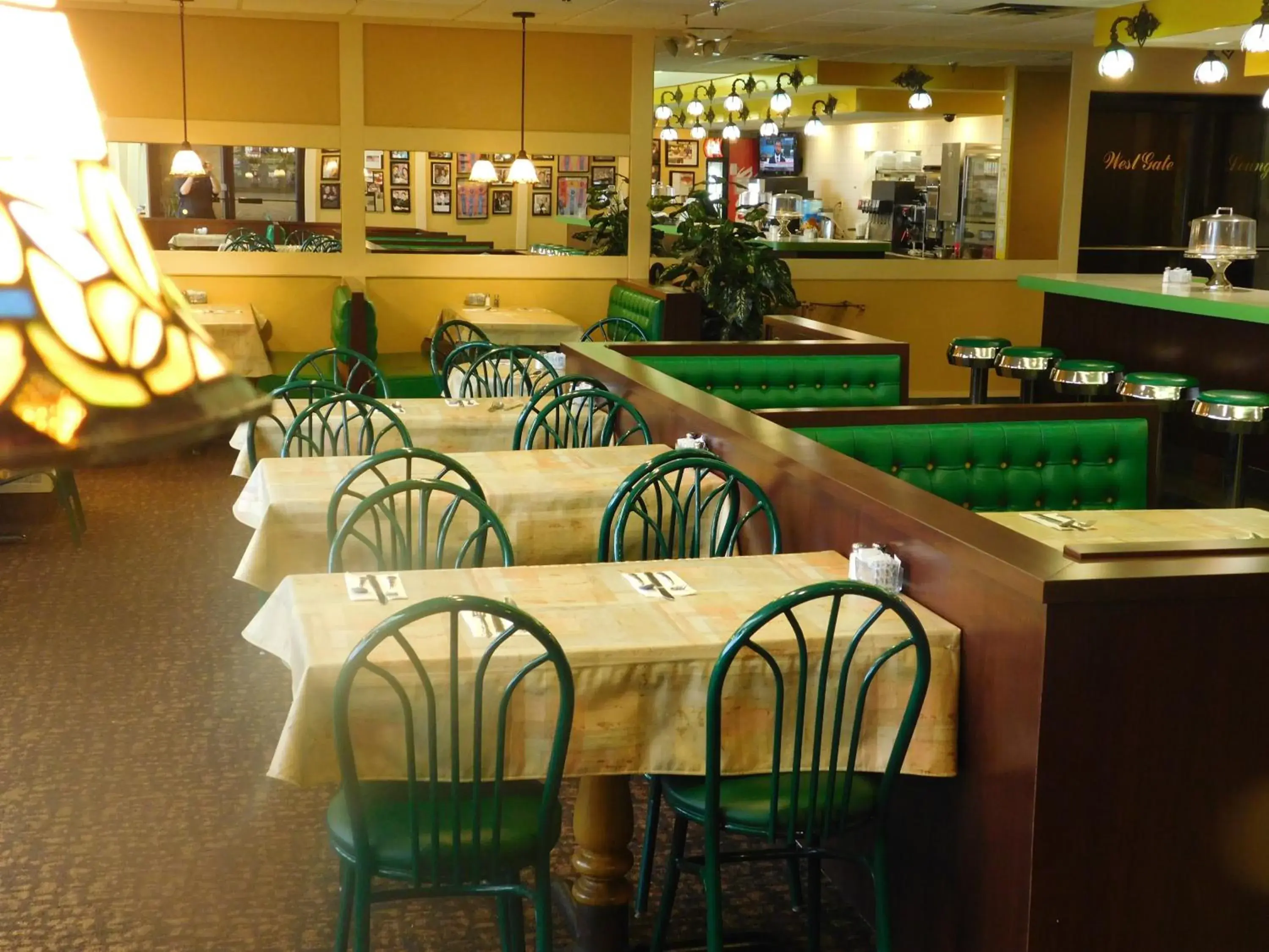 Restaurant/places to eat in West Gate Inn Nyack Restaurant/places to eat in West Gate Inn Nyack