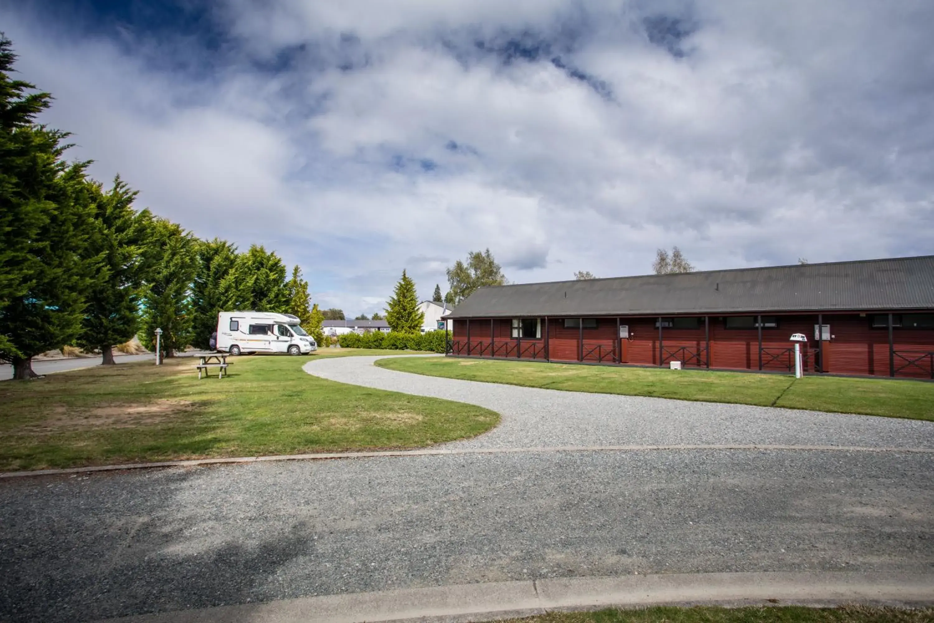 Garden, Property Building in Te Anau Top 10 Holiday Park and Motels