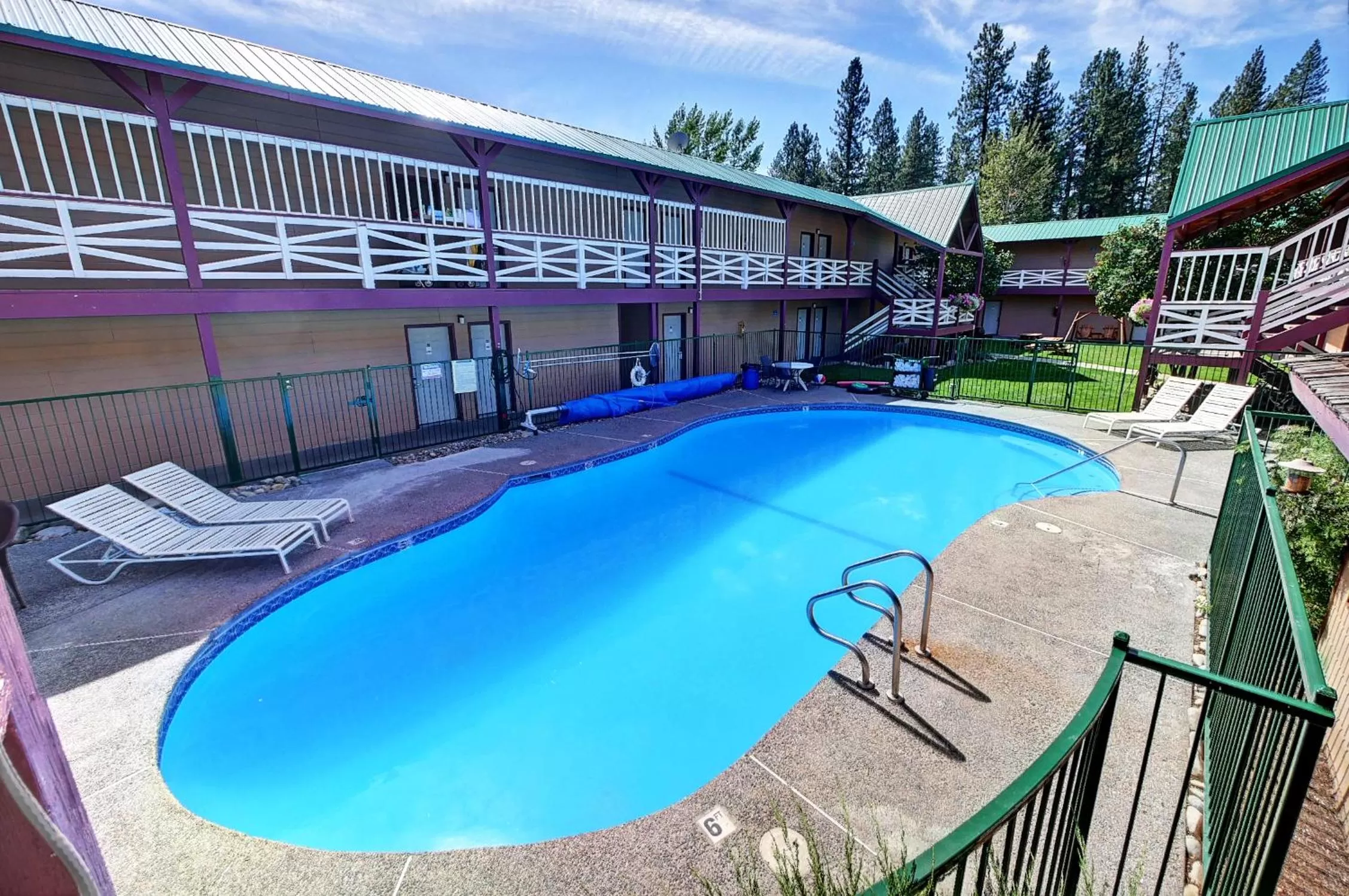 Swimming pool in AbbyCreek Inn