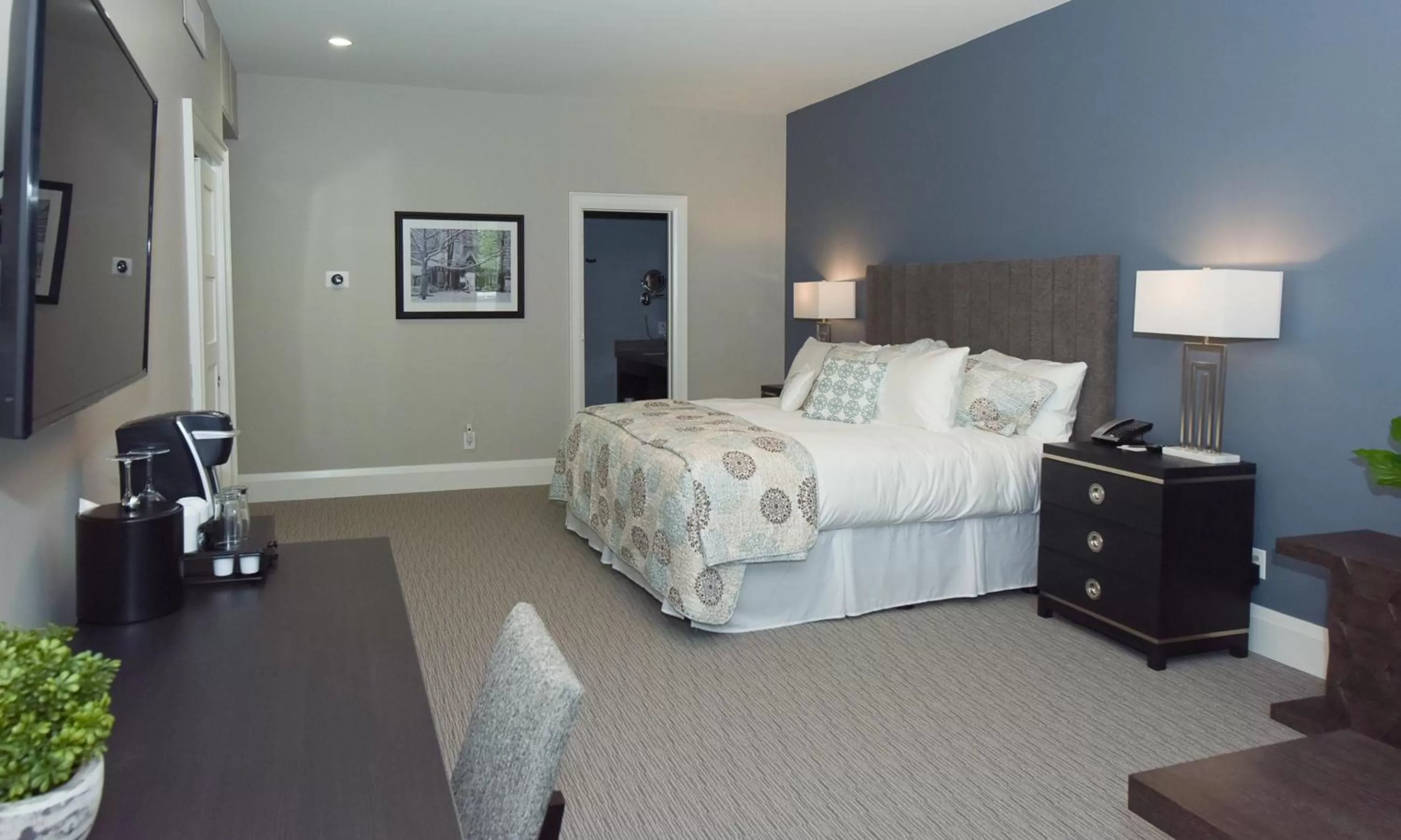 Bedroom, Bed in 124 on Queen Hotel & Spa