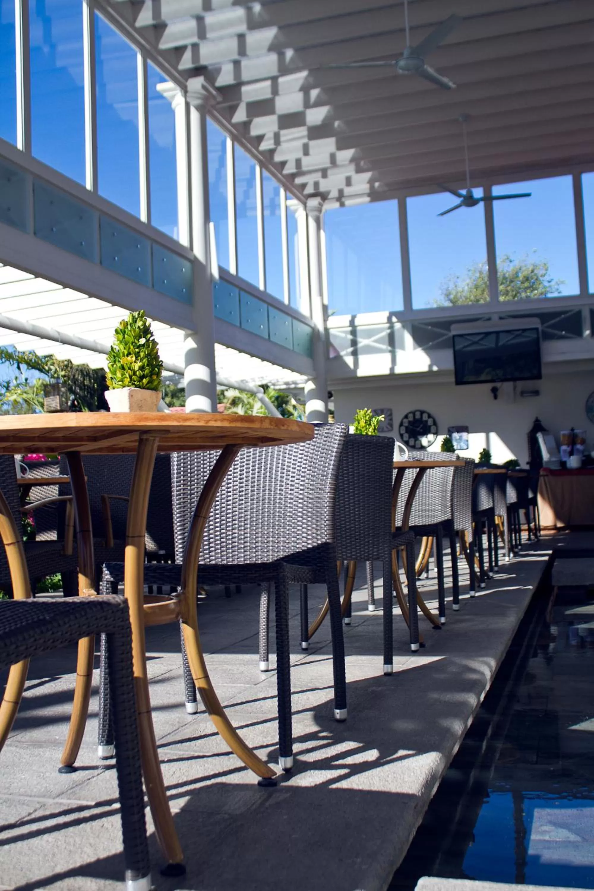 Restaurant/places to eat in La Riviera Hotel