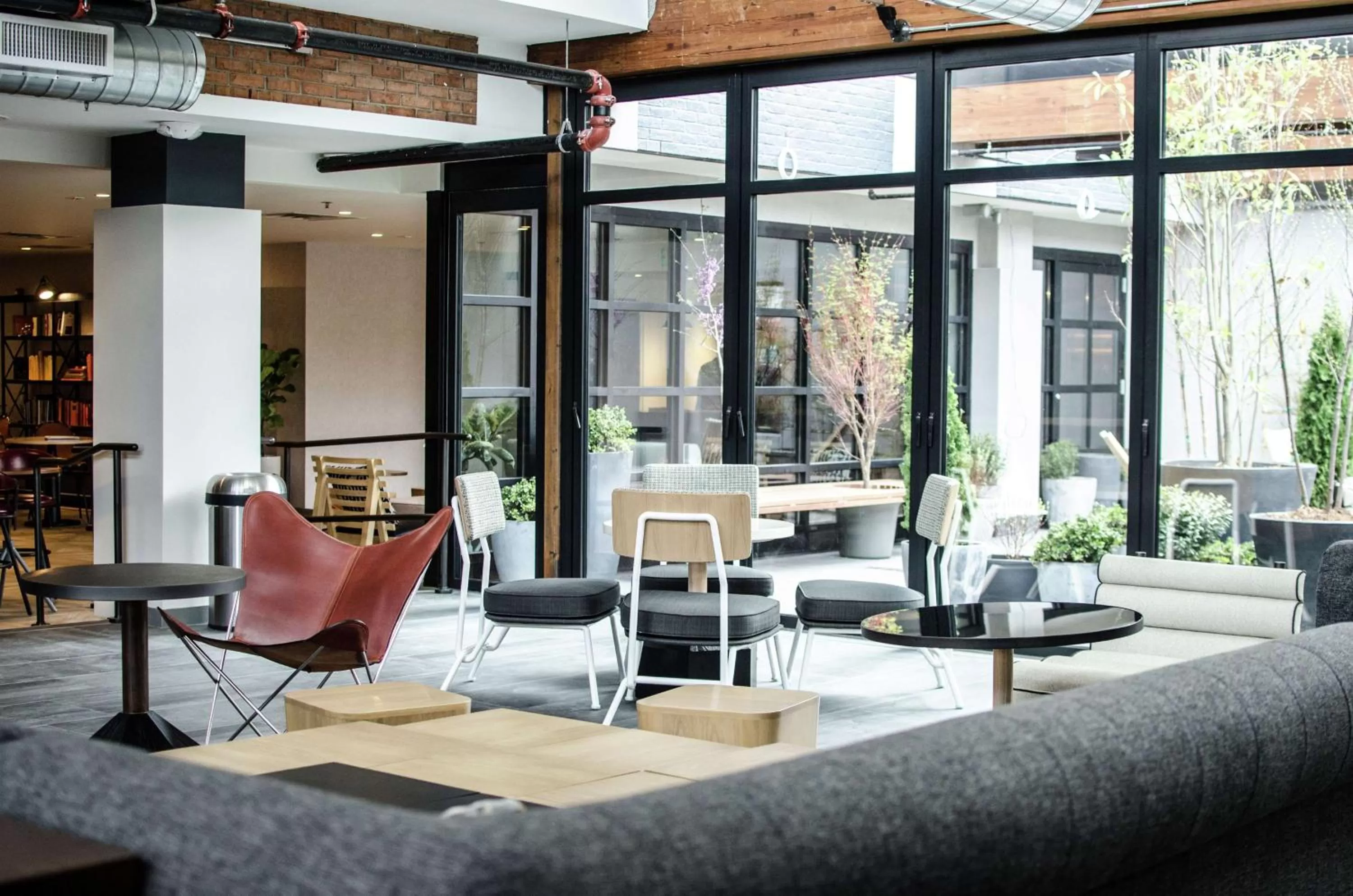 Lounge or bar in Freepoint Hotel Cambridge, Tapestry Collection by Hilton