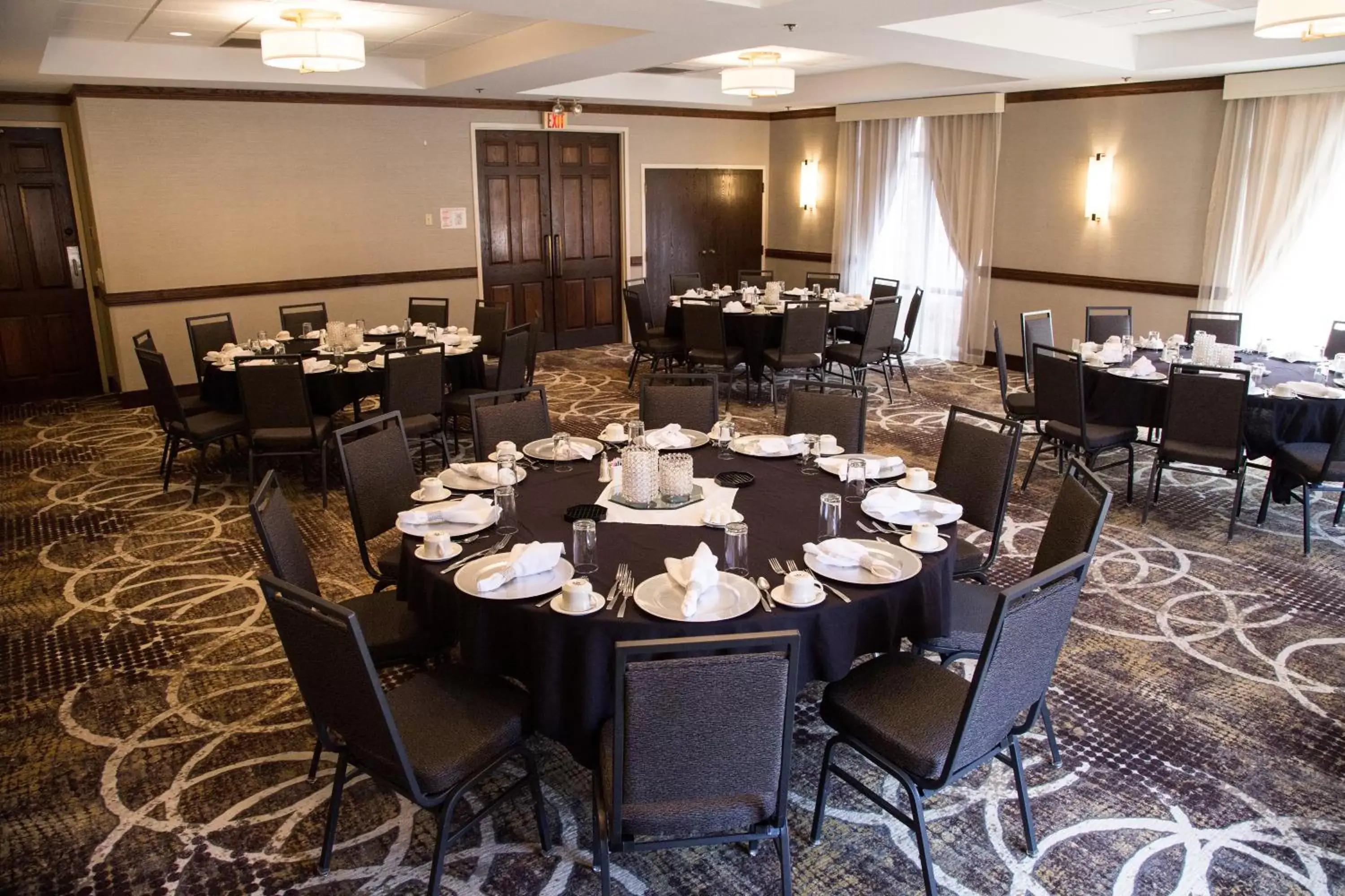 Meeting/conference room, Restaurant/Places to Eat in Holiday Inn Rapid City - Rushmore Plaza, an IHG Hotel